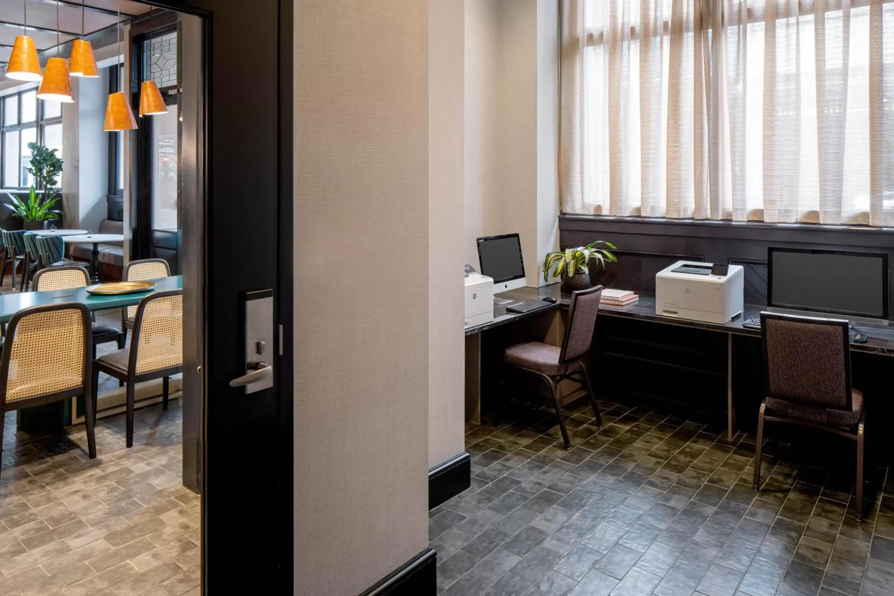 Business facilities, Restaurant/Places to Eat in Hyatt Centric French Quarter