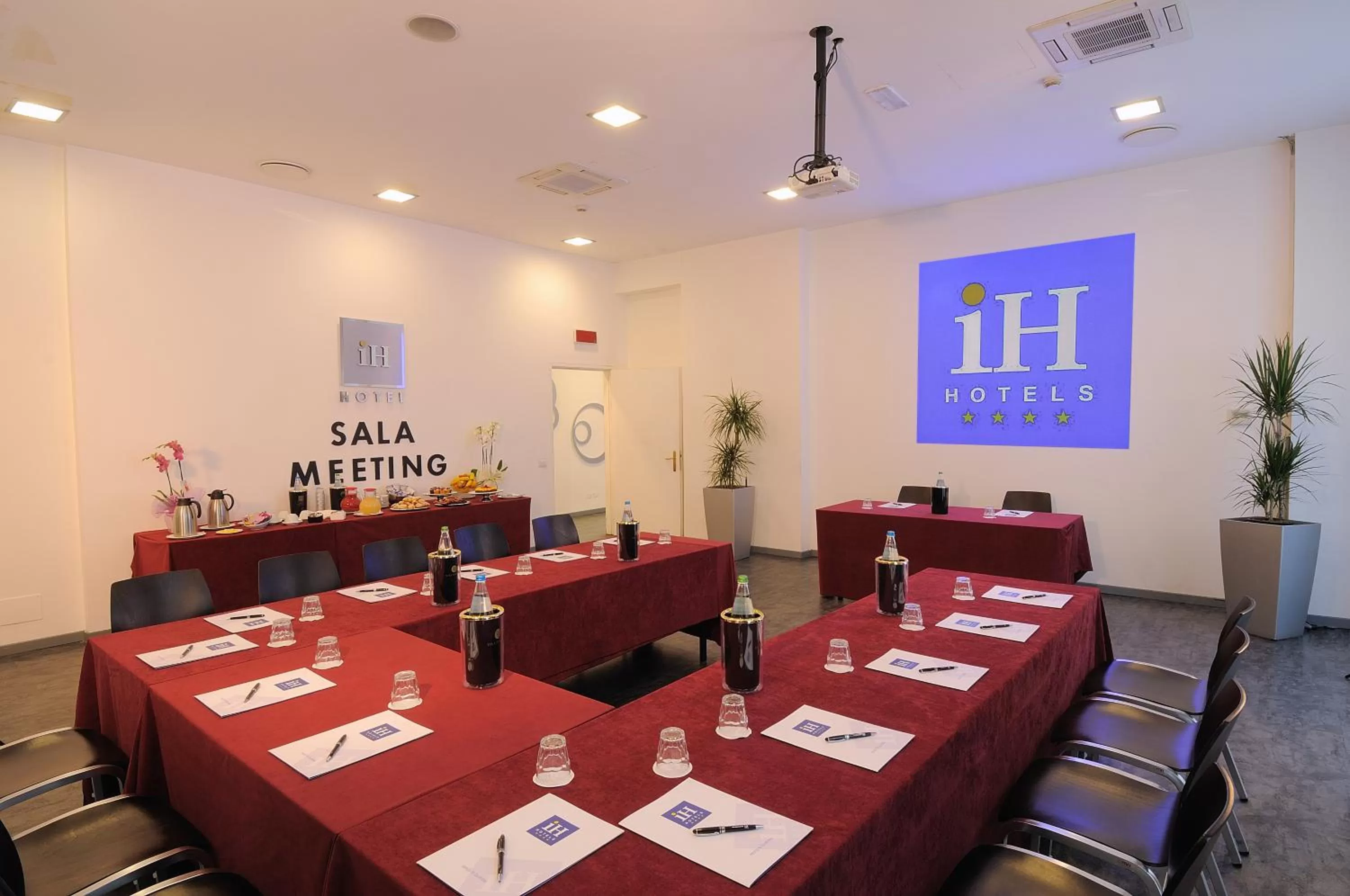 Meeting/conference room in iH Hotels Milano Lorenteggio
