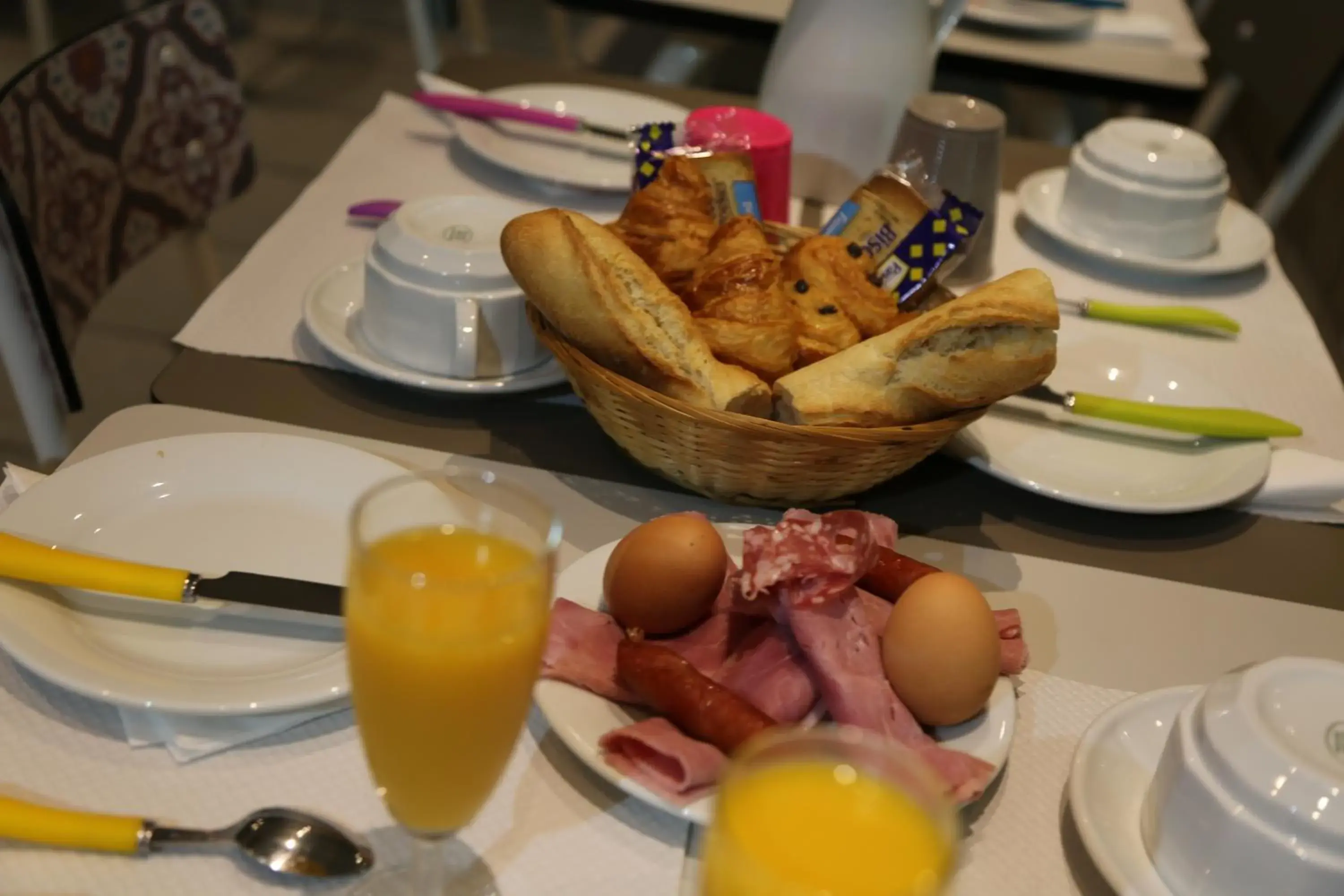 Breakfast in Hotel Des Arenes