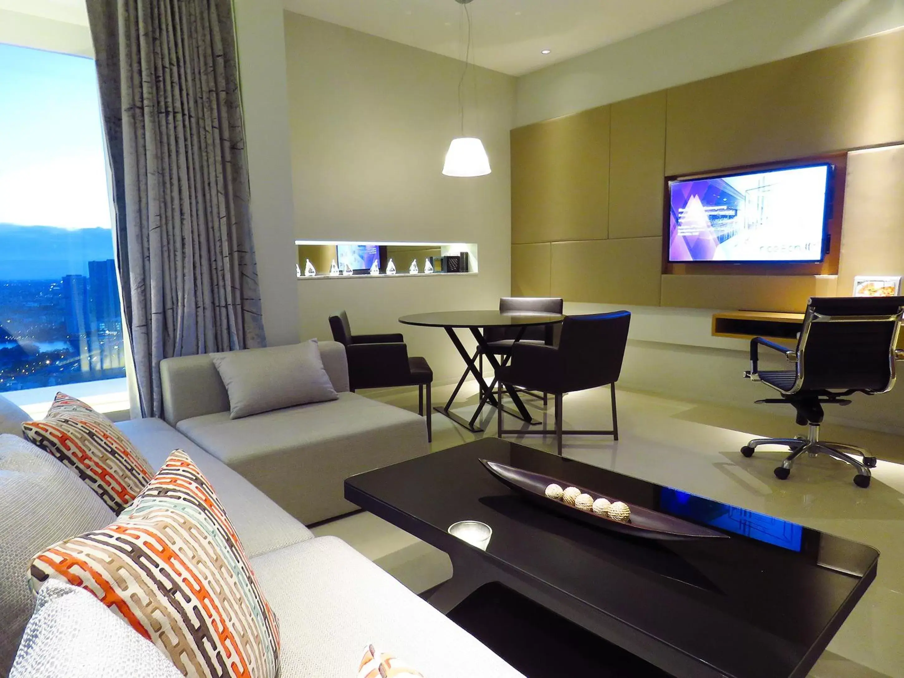 Living room, TV/Entertainment Center in Mode Sathorn Hotel - SHA Extra Plus