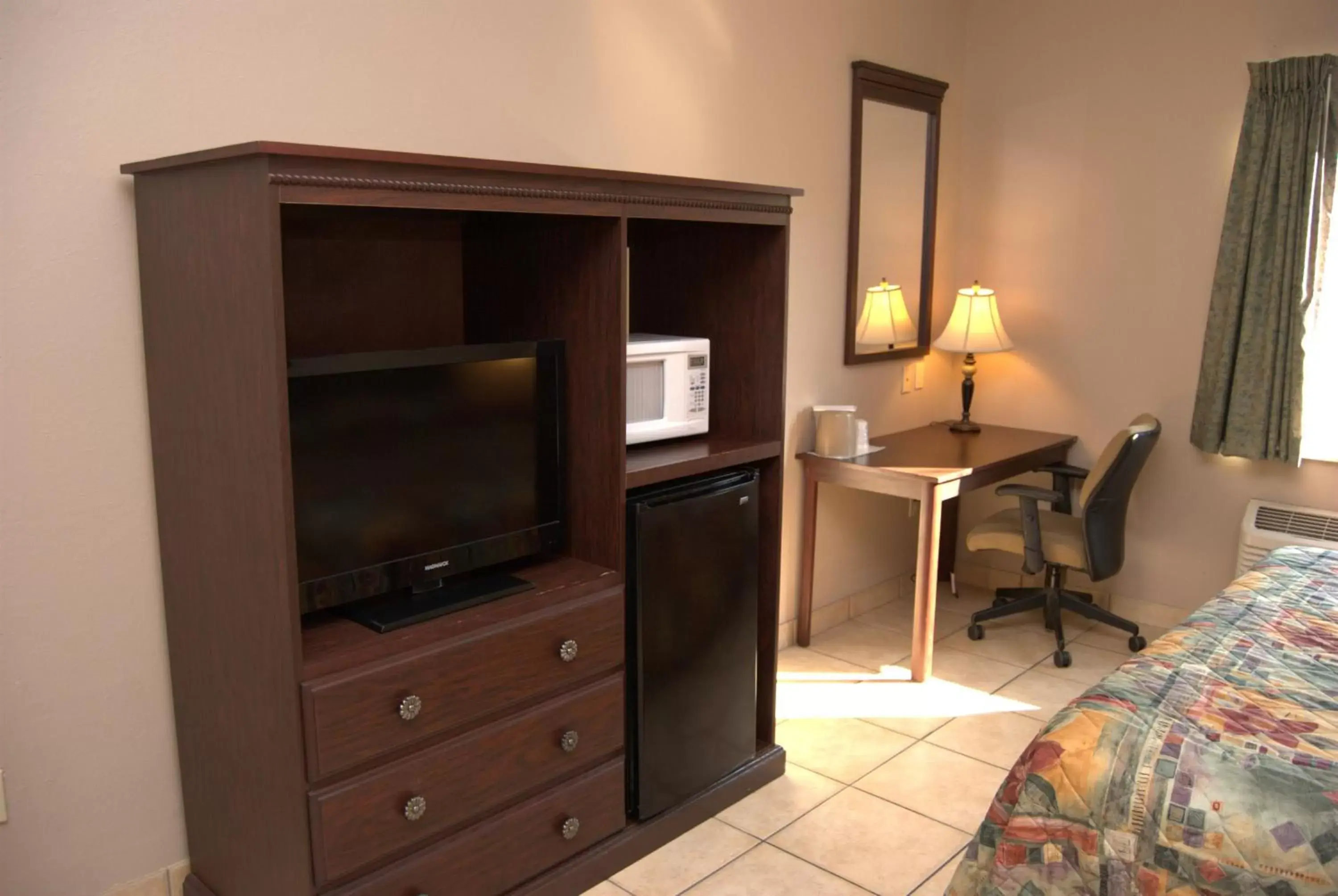 TV and multimedia, TV/Entertainment Center in Commodore Resort