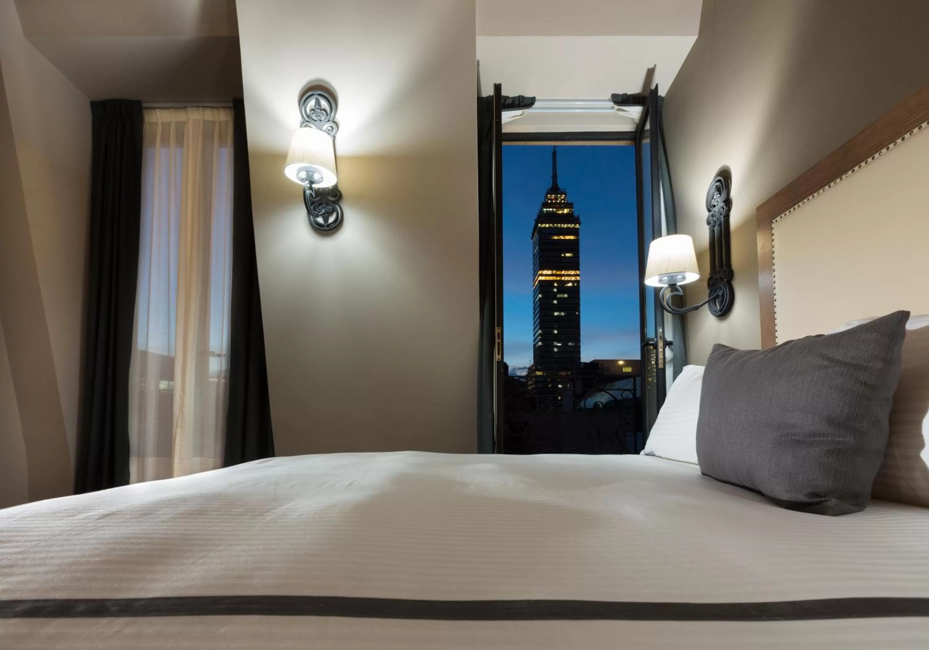 Staff, Bed in Historico Central Hotel