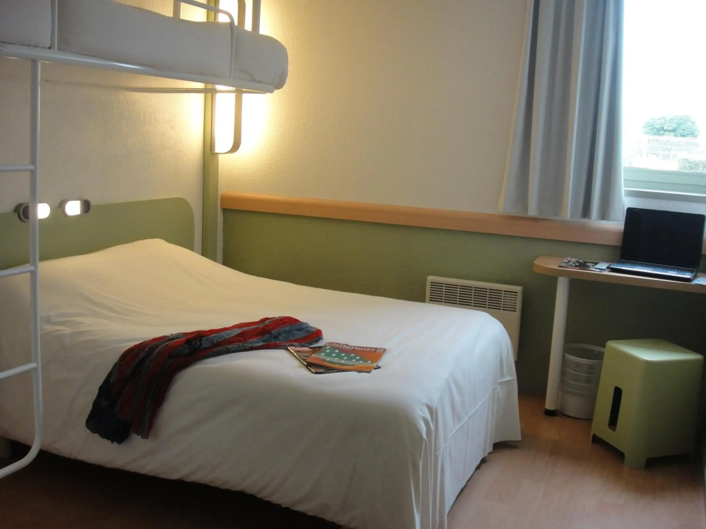 Photo of the whole room, Bed in ibis budget Châtellerault Nord