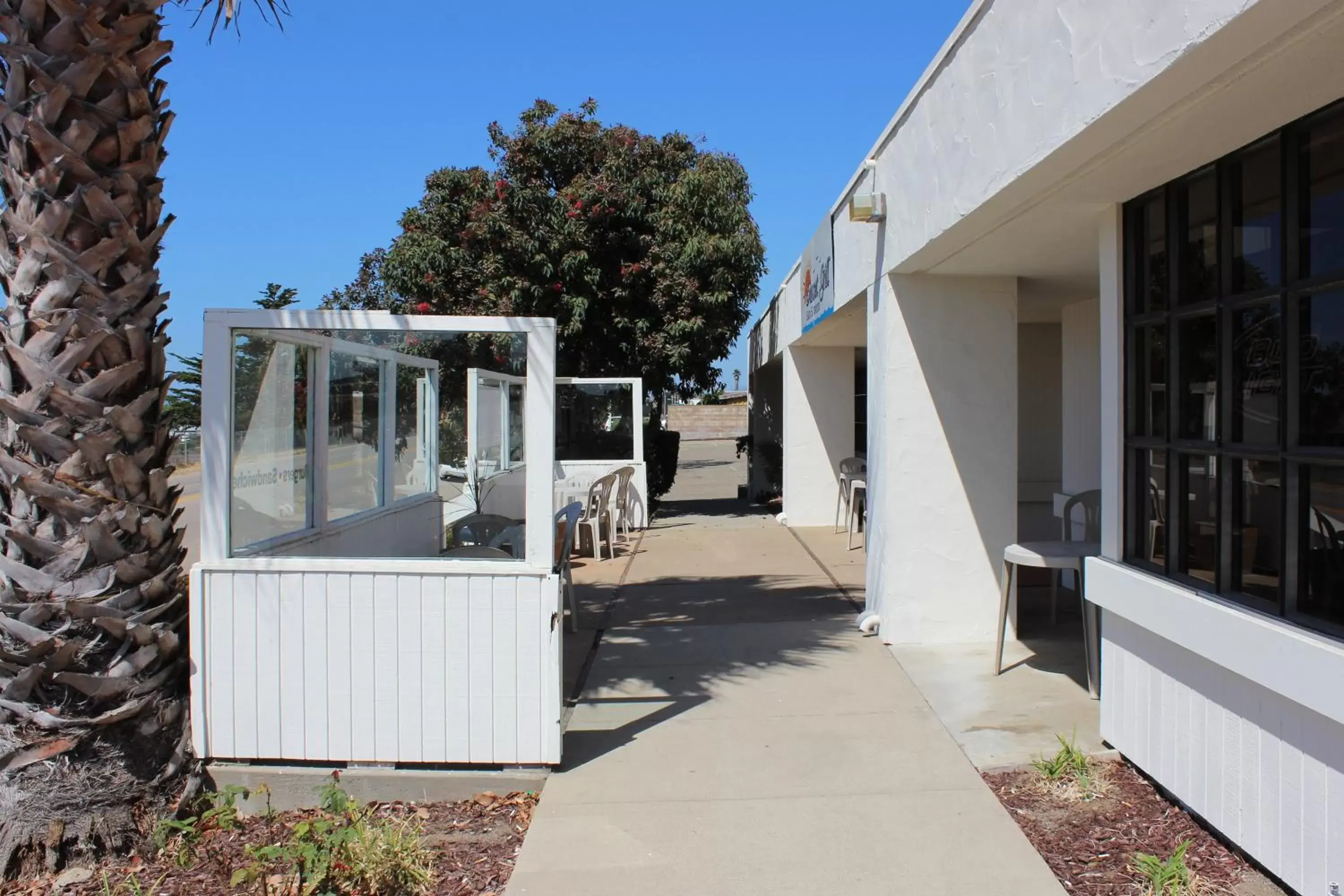 Facade/entrance in Motel 6-San Simeon, CA - Hearst Castle Area