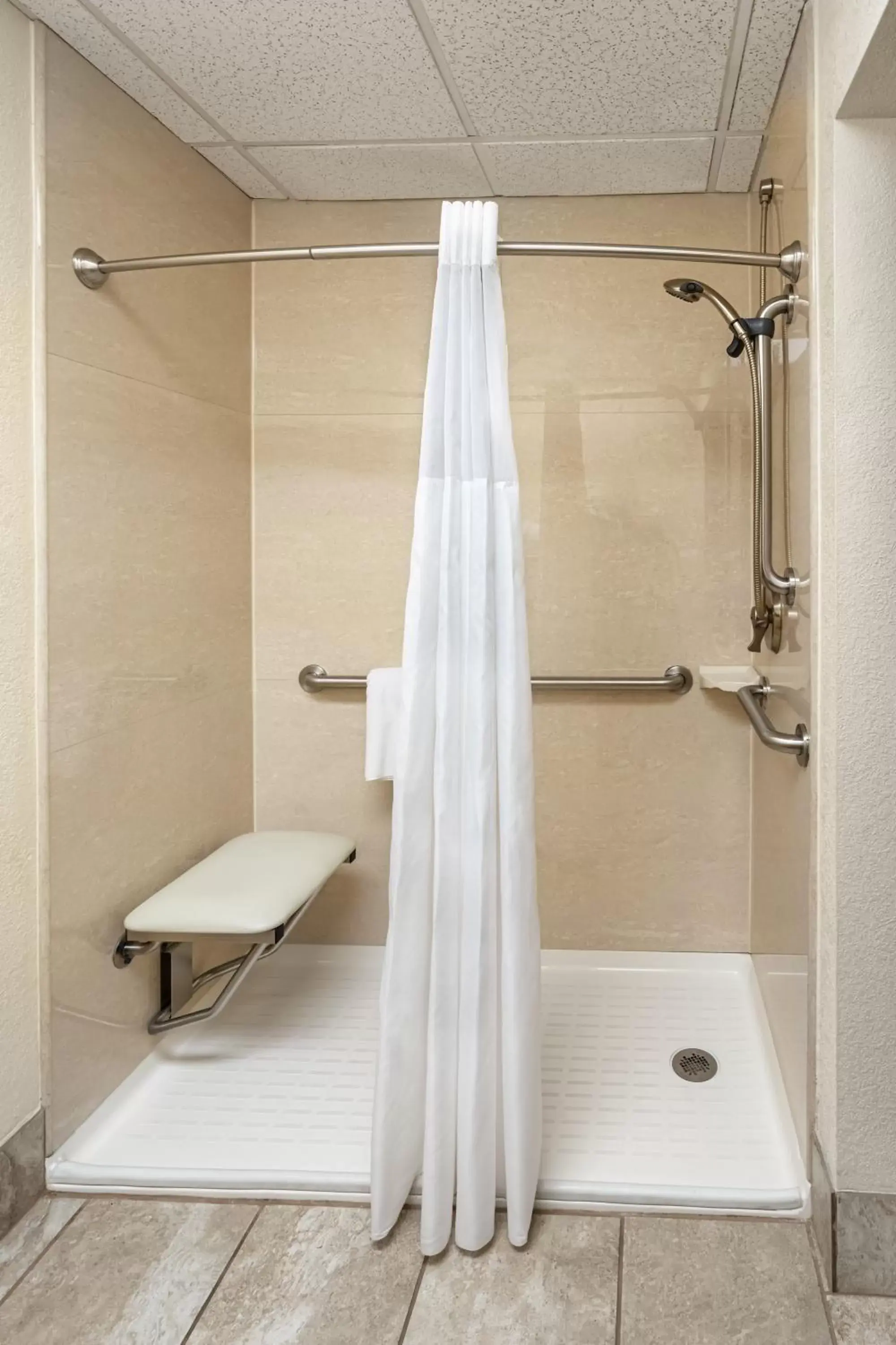 Shower, Bathroom in Grand Williston Hotel and Conference Center