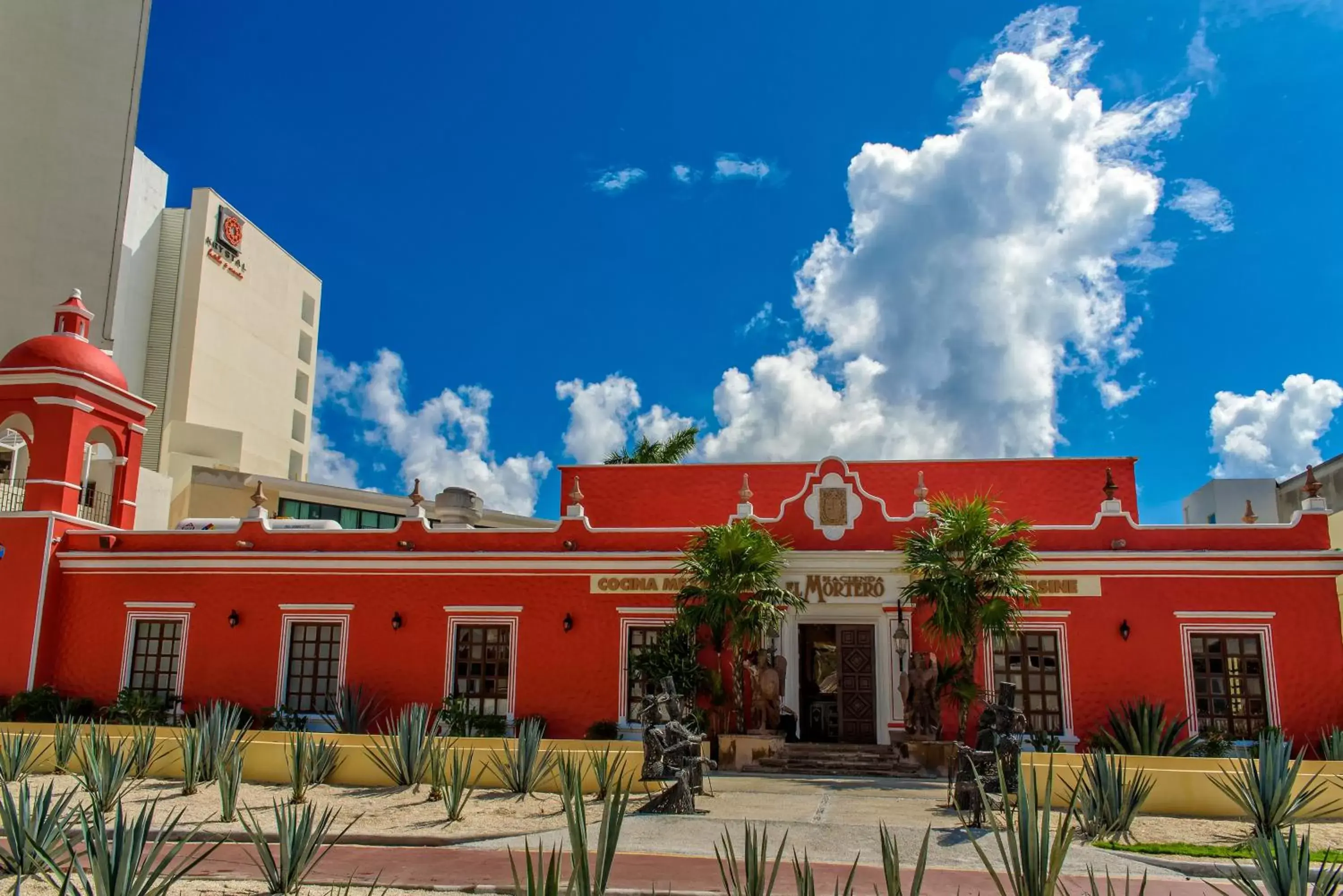 Restaurant/places to eat, Property Building in Krystal Cancun
