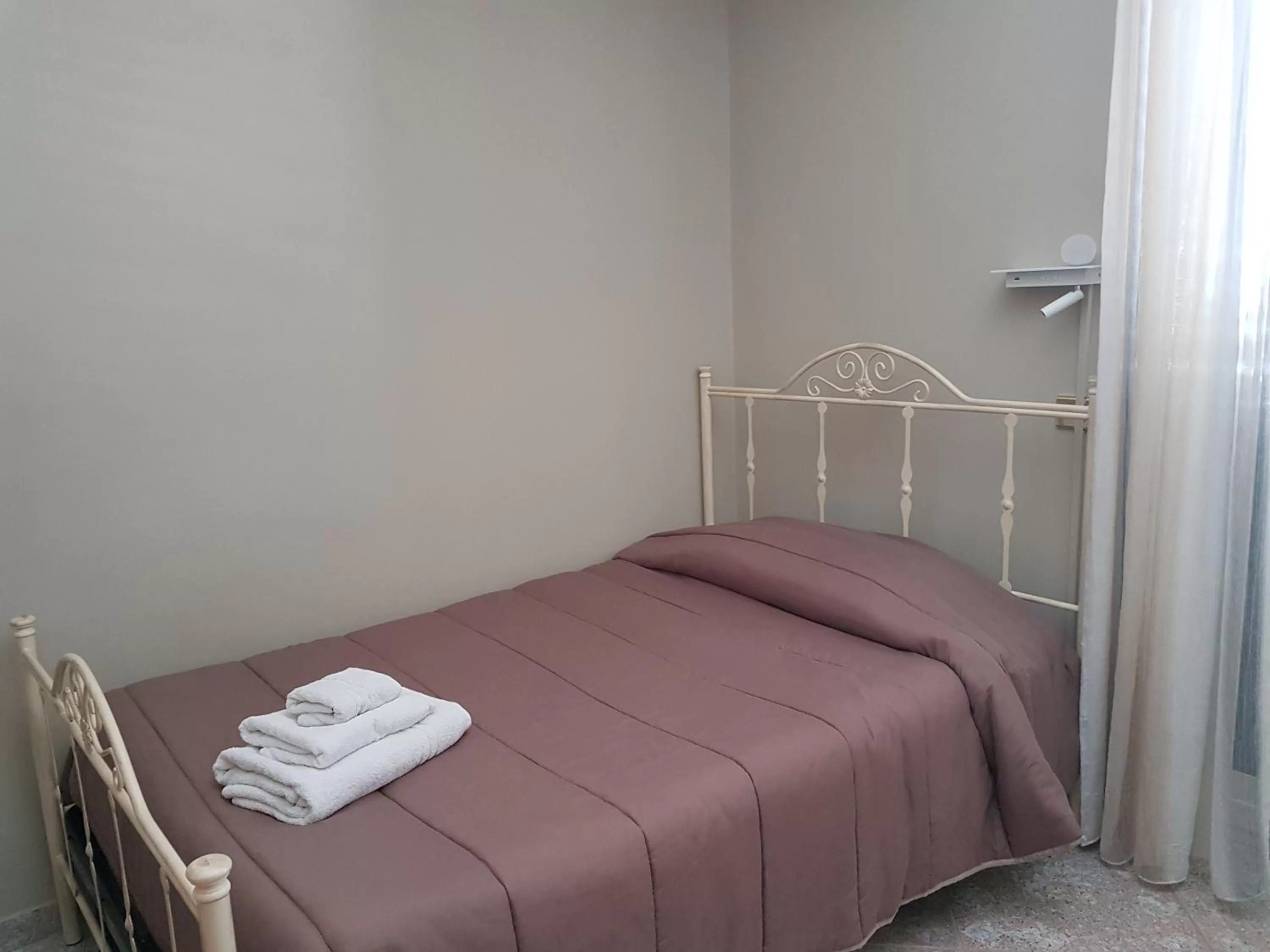 Bedroom, Bed in B&B Magna Grecia