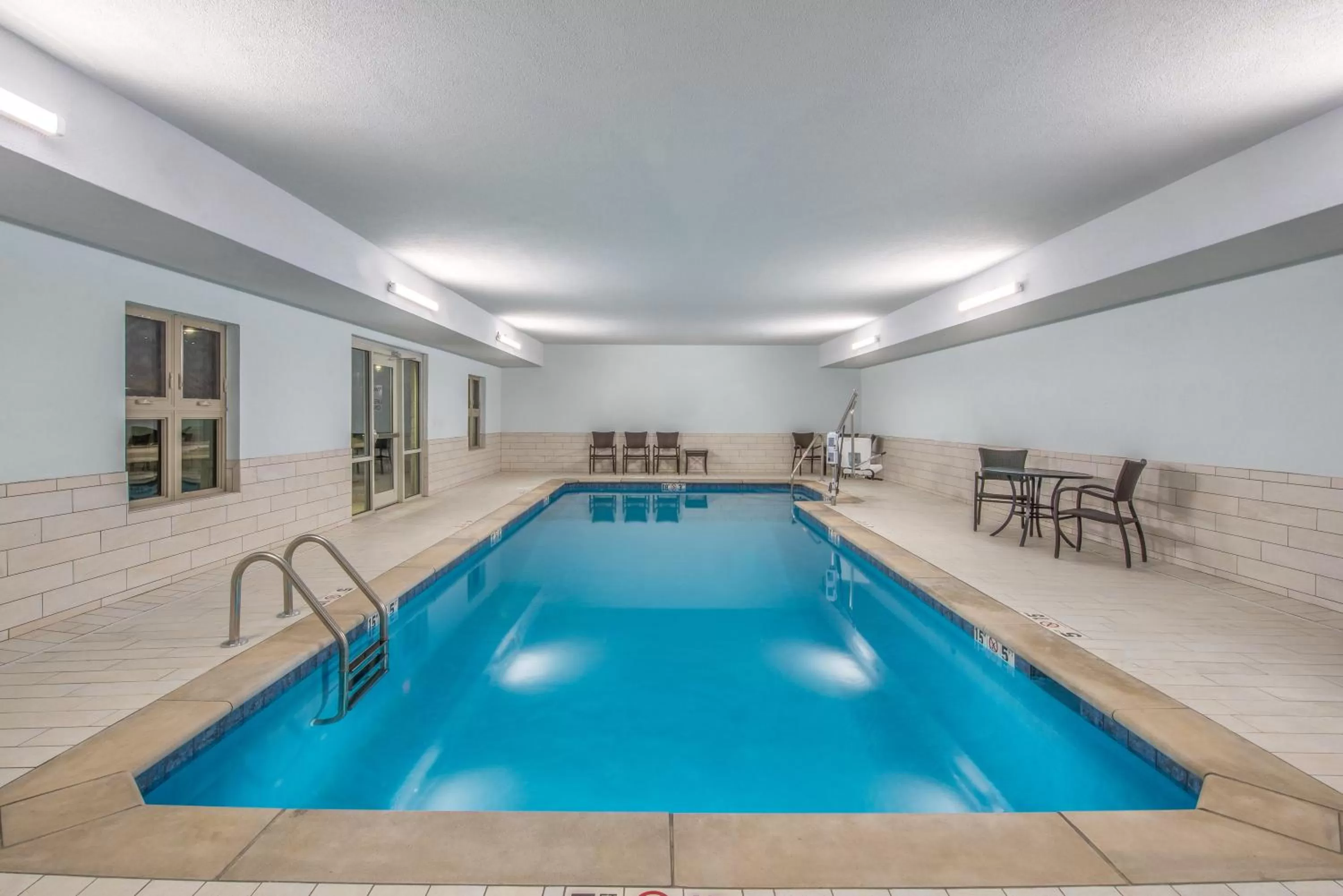 Swimming pool in Holiday Inn Express Shawnee by IHG