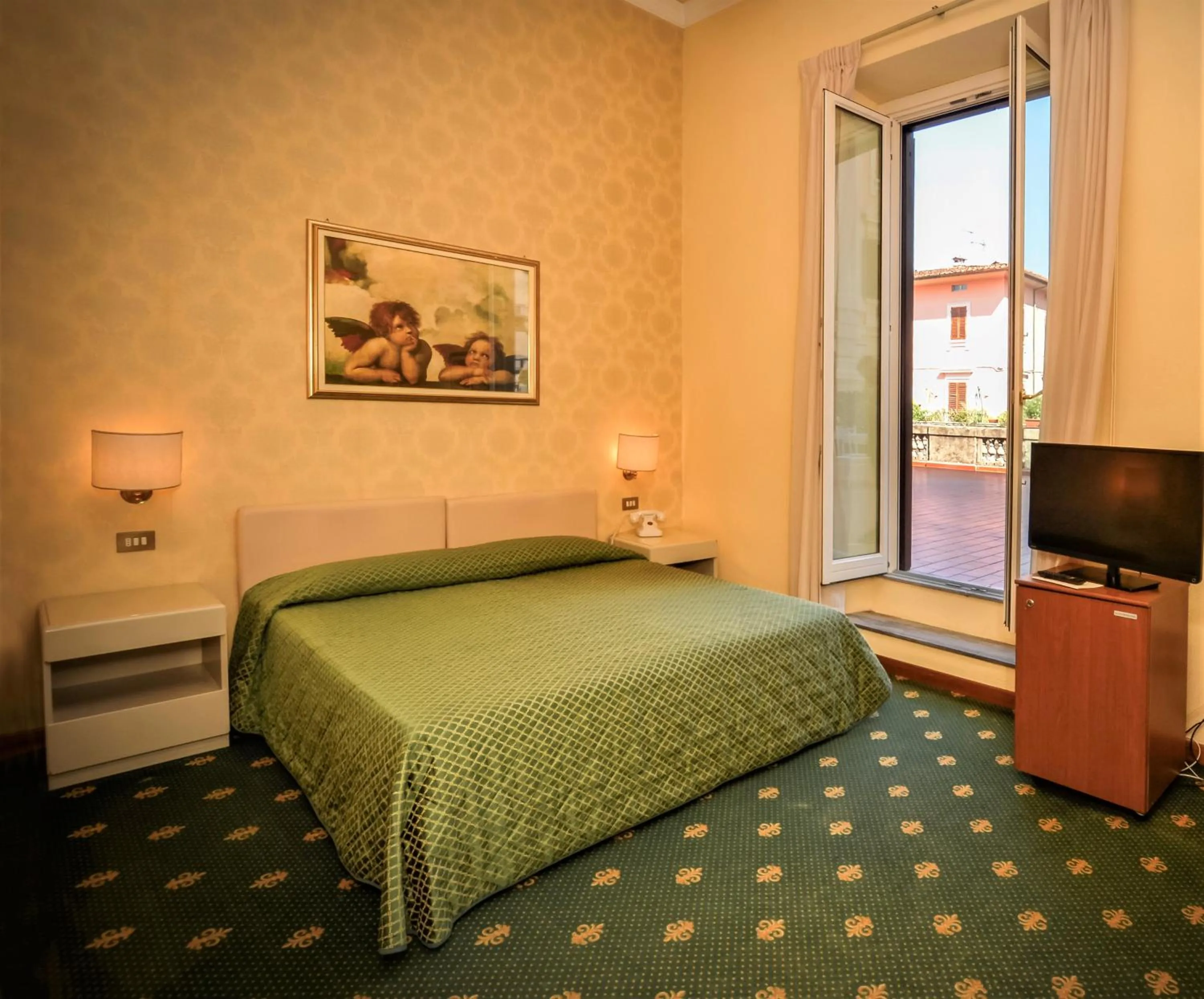 Bedroom, Bed in Grand Hotel Plaza & Locanda Maggiore