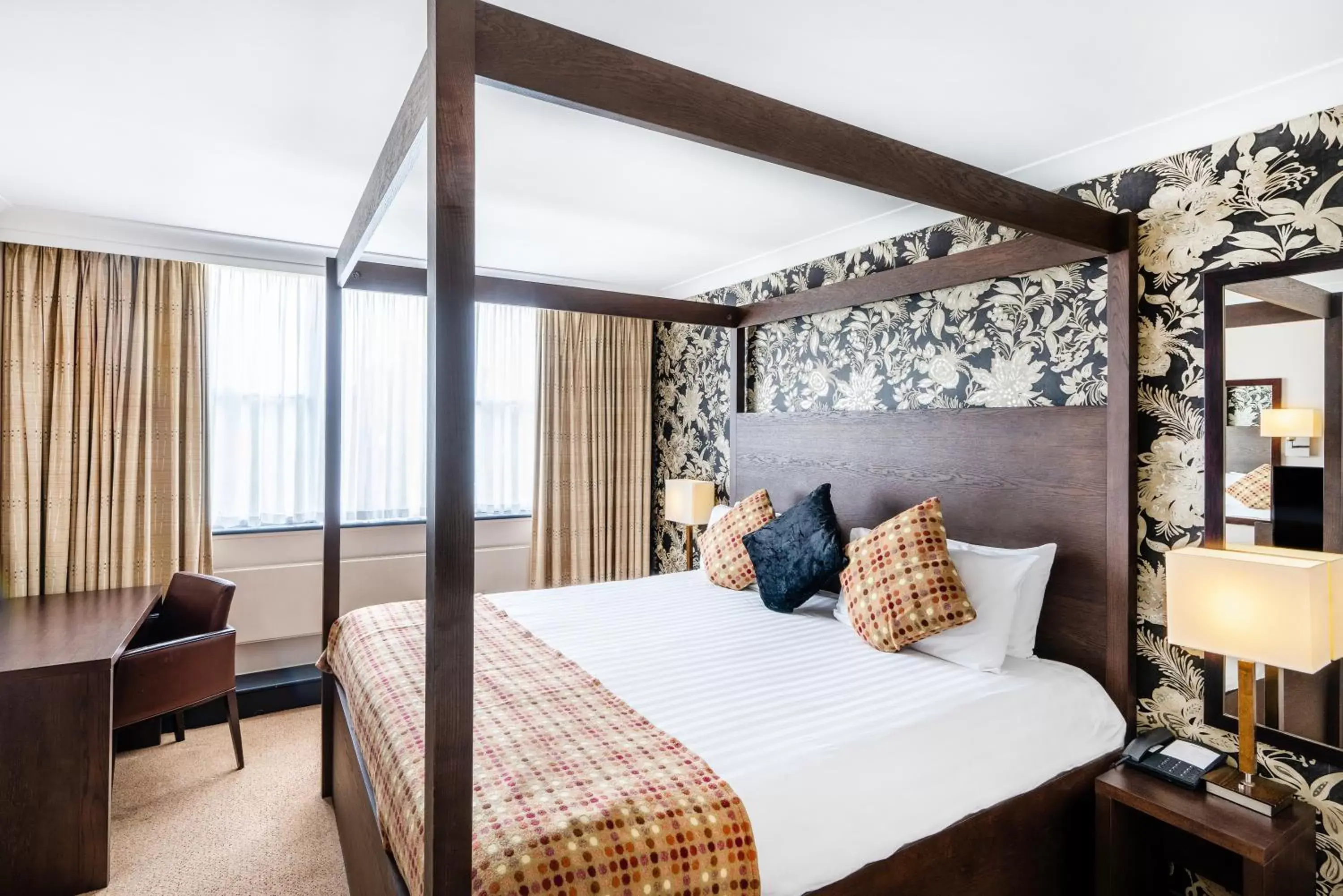 Bed in Mercure Maidstone Great Danes Hotel
