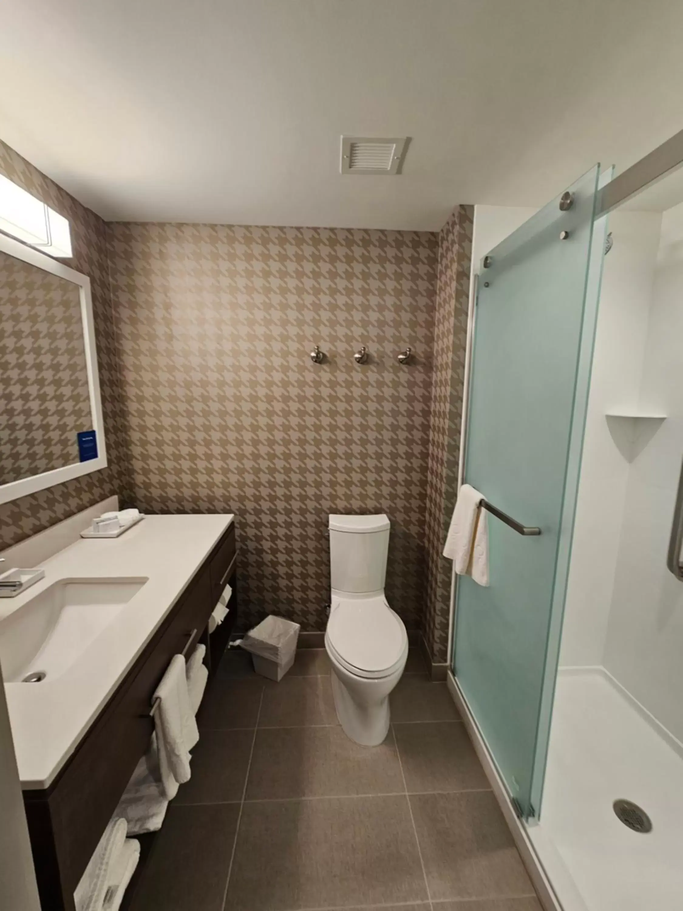 Bathroom in Home2 Suites By Hilton Allentown Bethlehem Airport