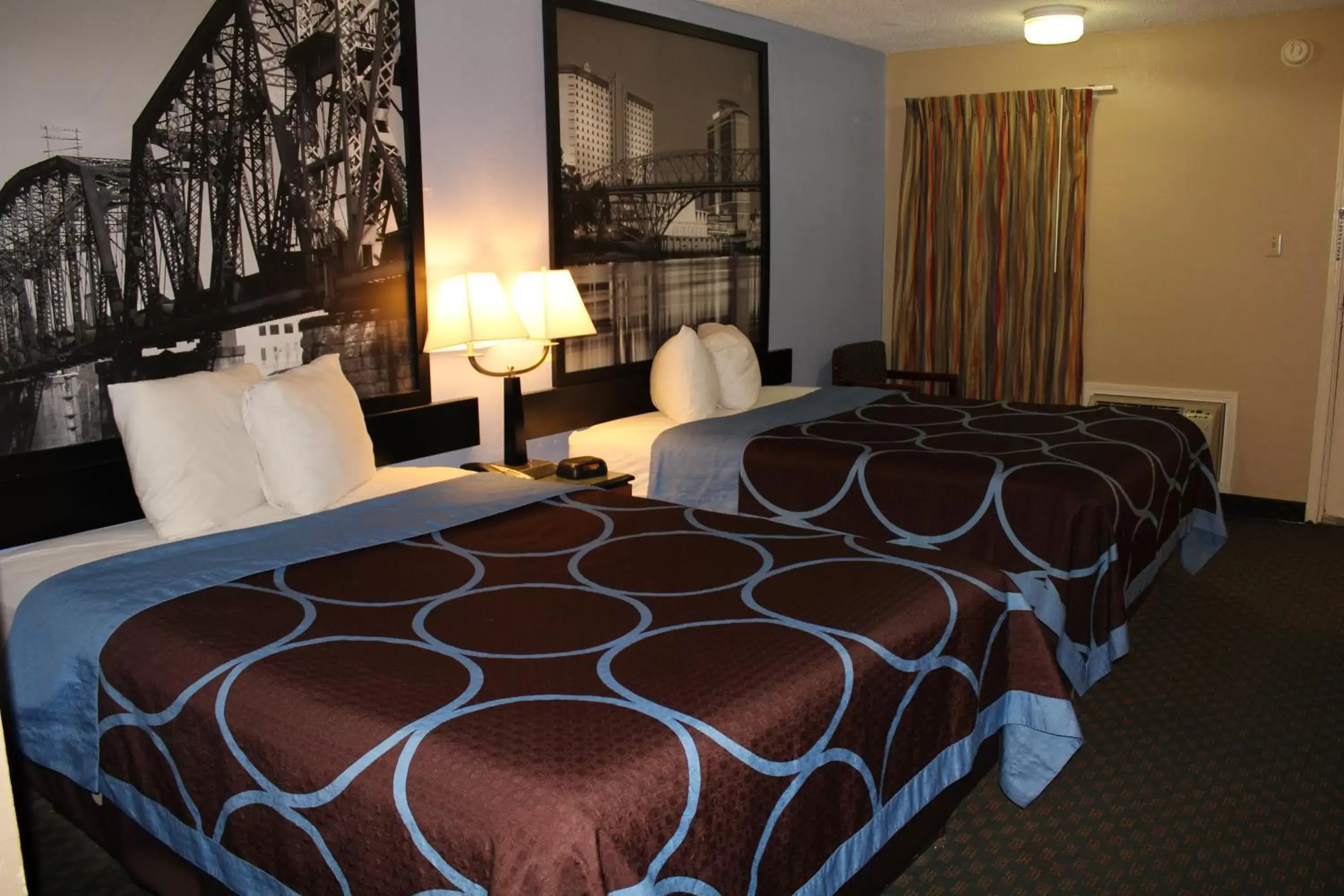 Bedroom, Bed in Super 8 by Wyndham Bossier City/Shreveport Area