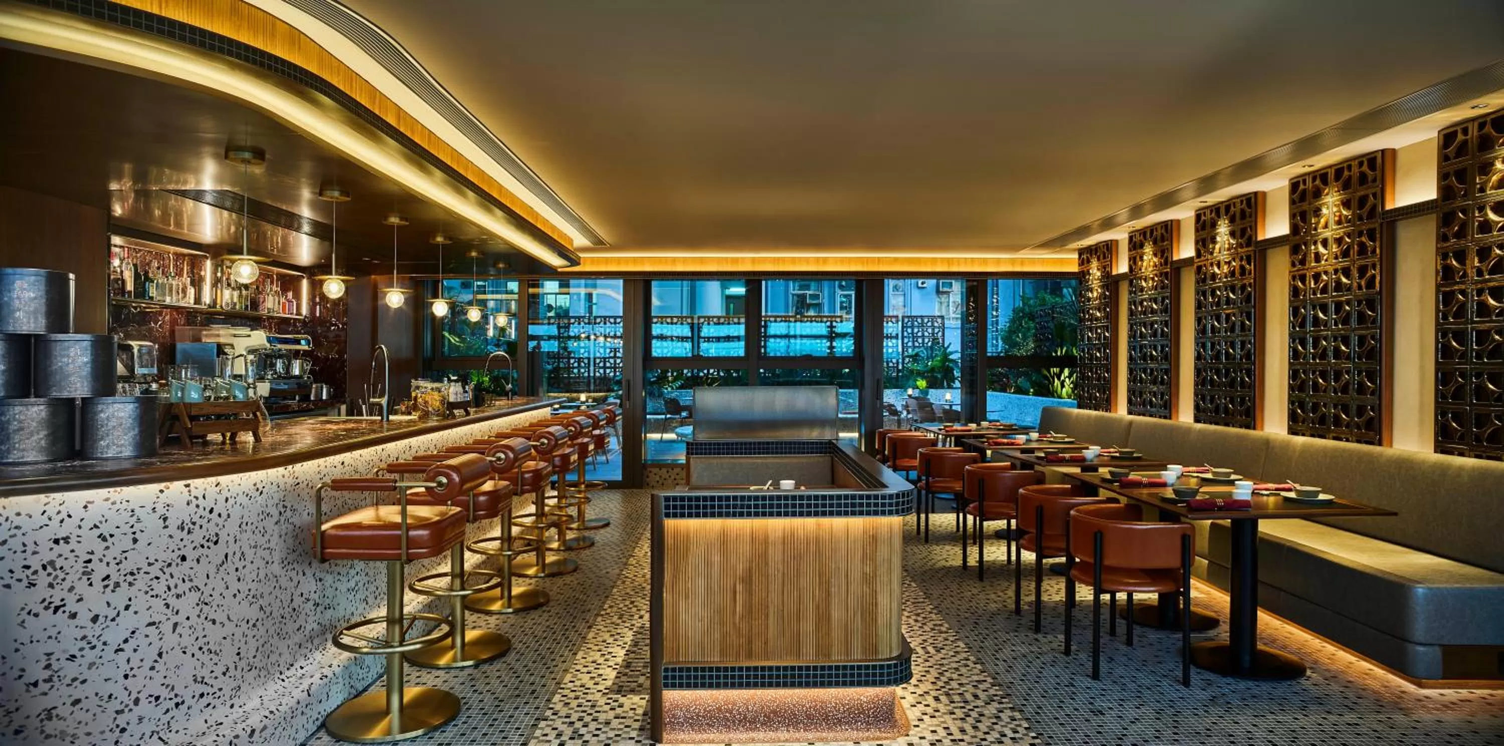 Restaurant/places to eat in Oasis Aurum 181 Hotel