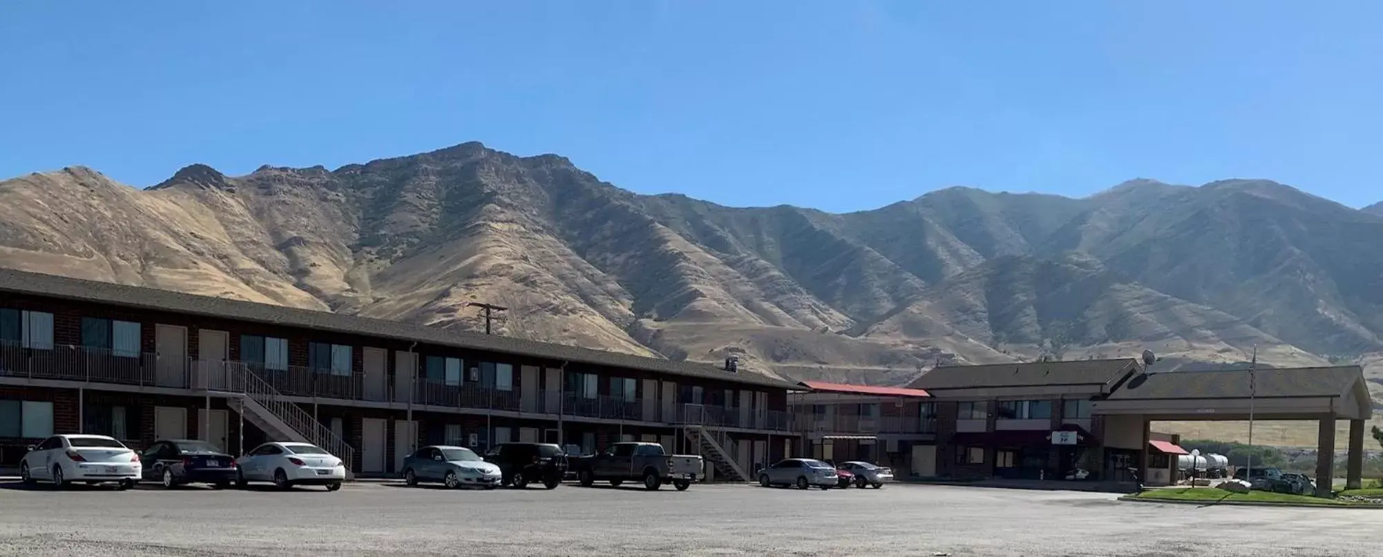 Property building in Oquirrh Mountain Inn