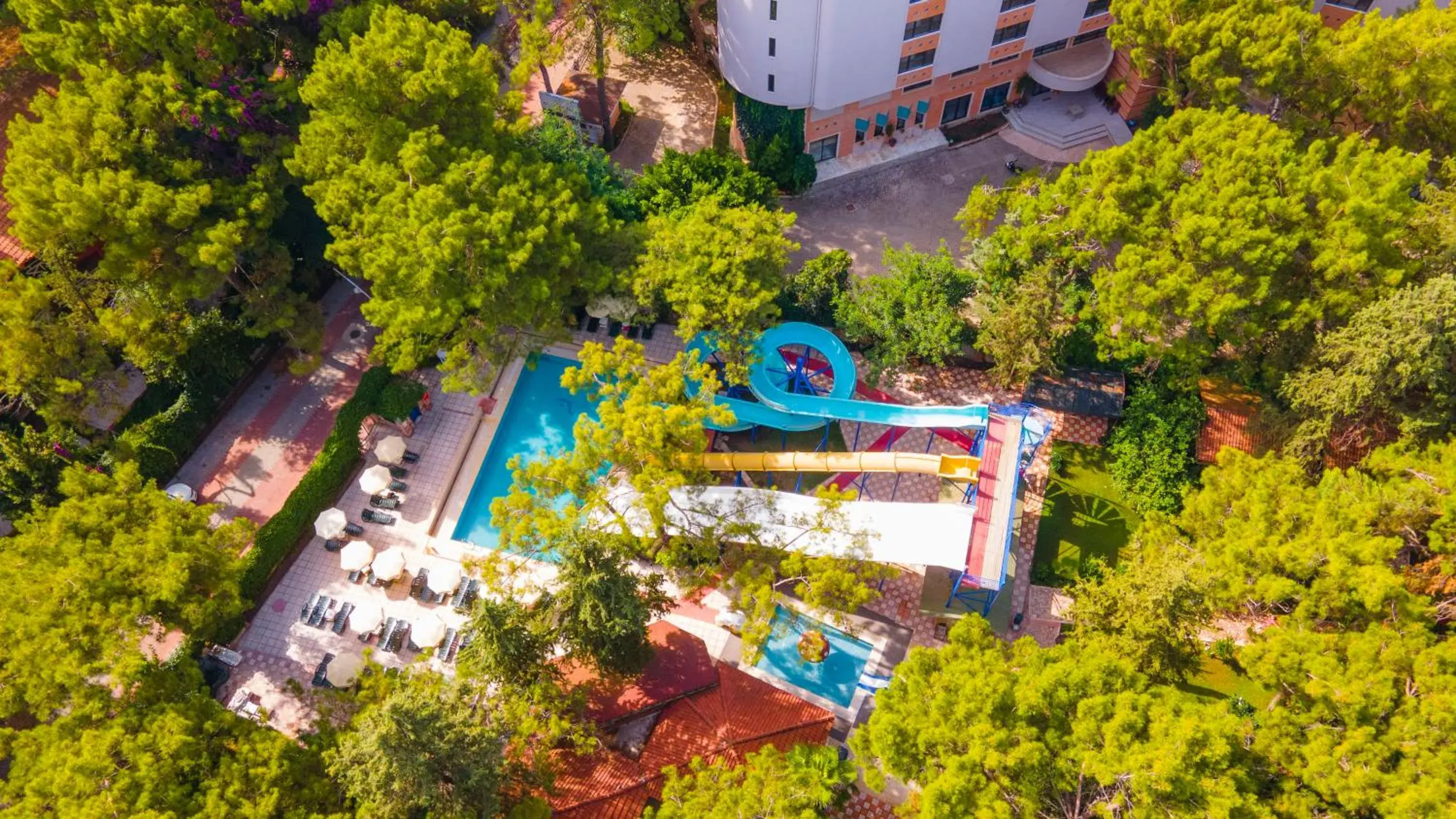 Property building, Bird's-eye View in Armas Kaplan Paradise