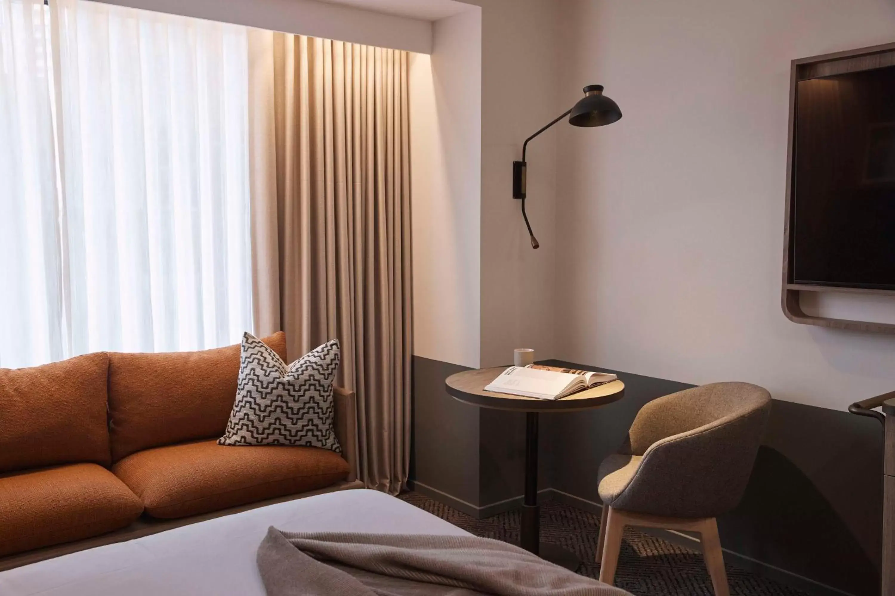 Bedroom, Seating Area in Rydges Melbourne
