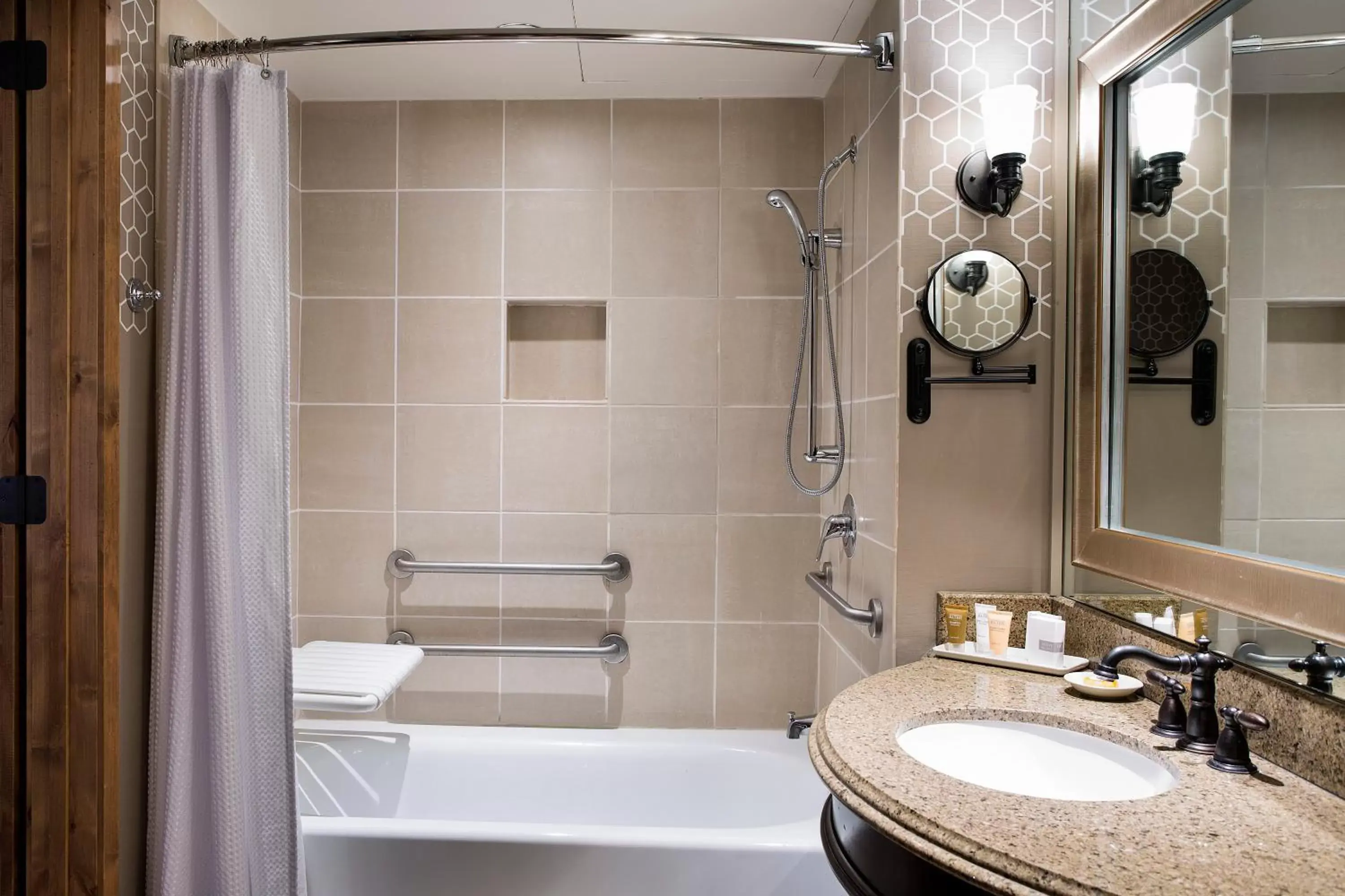 Toilet, Bathroom in Hotel Contessa -Suites on the Riverwalk