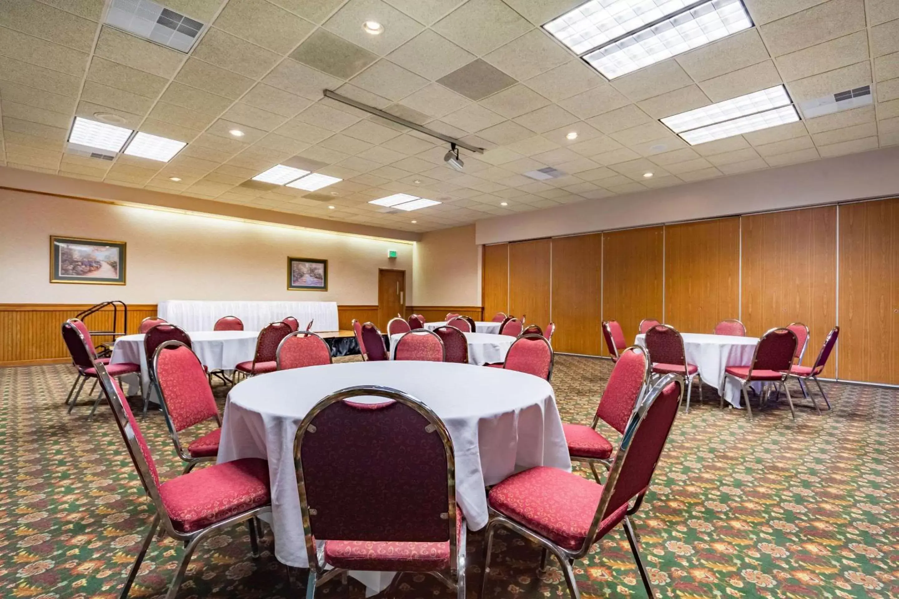 Meeting/conference room in Suburban Studios I-80 Grand Island