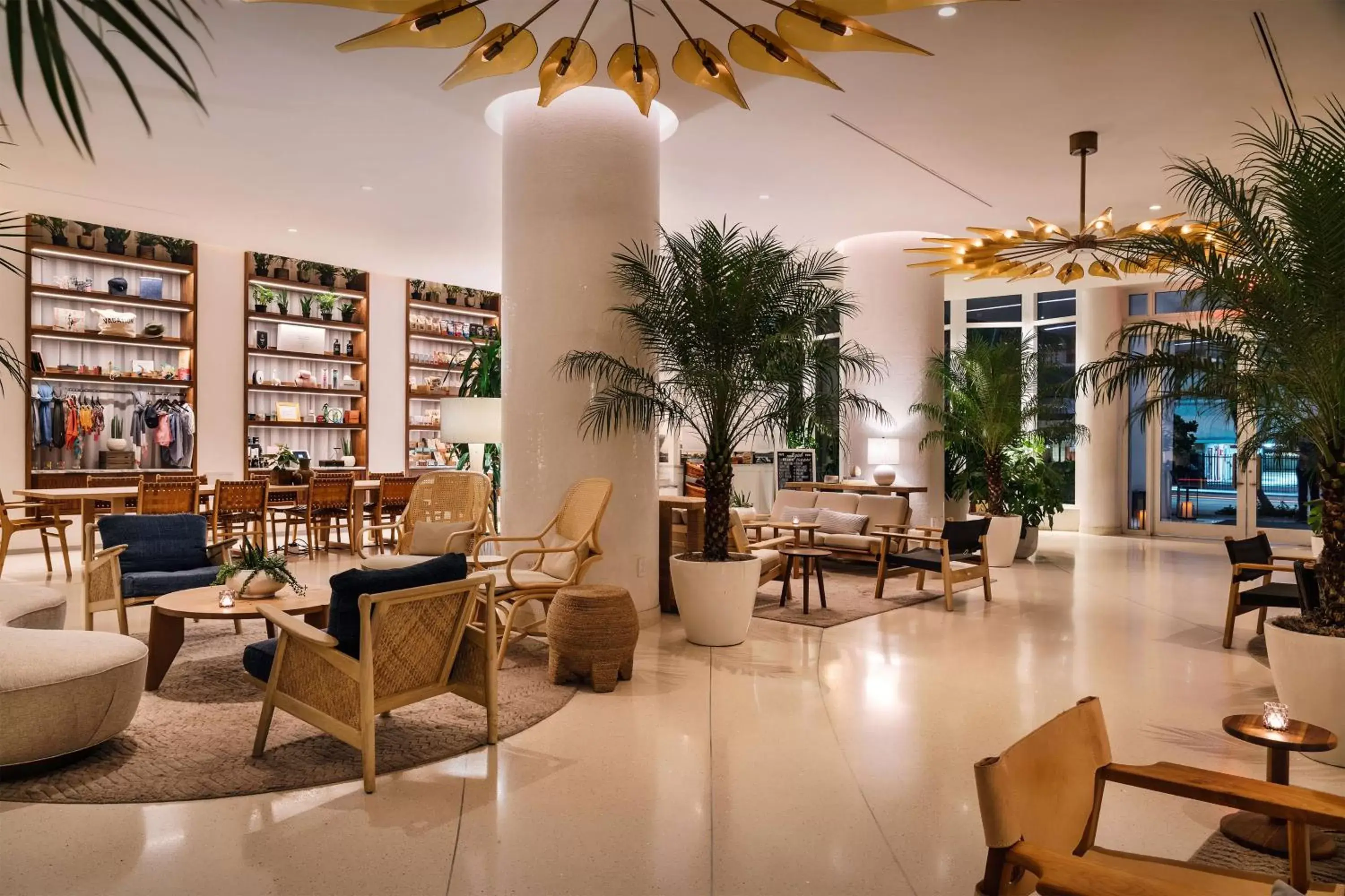 Lobby or reception, Lounge/Bar in Nautilus Sonesta Miami Beach