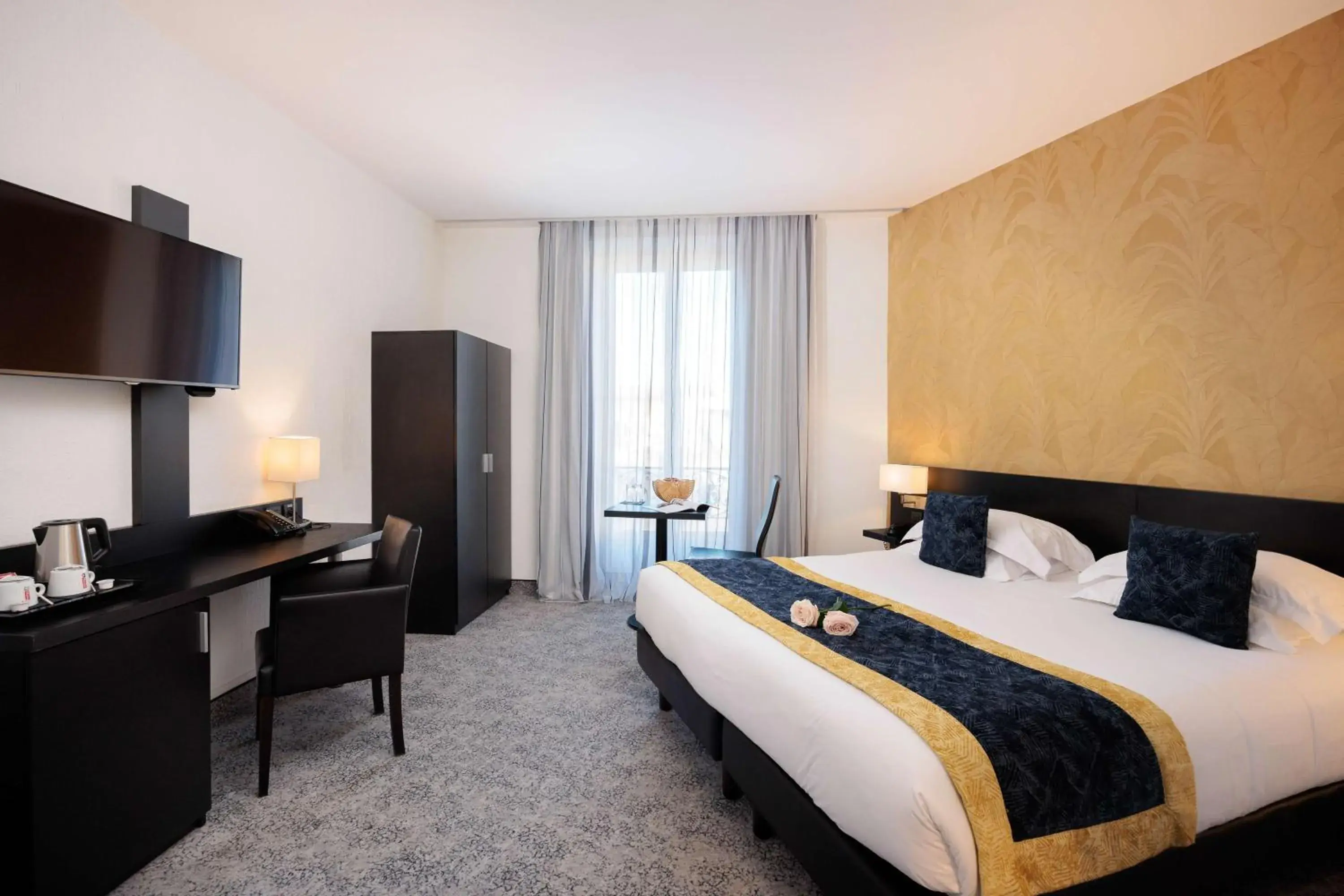 Bedroom, Bed in Best Western Plus Hôtel Massena Nice