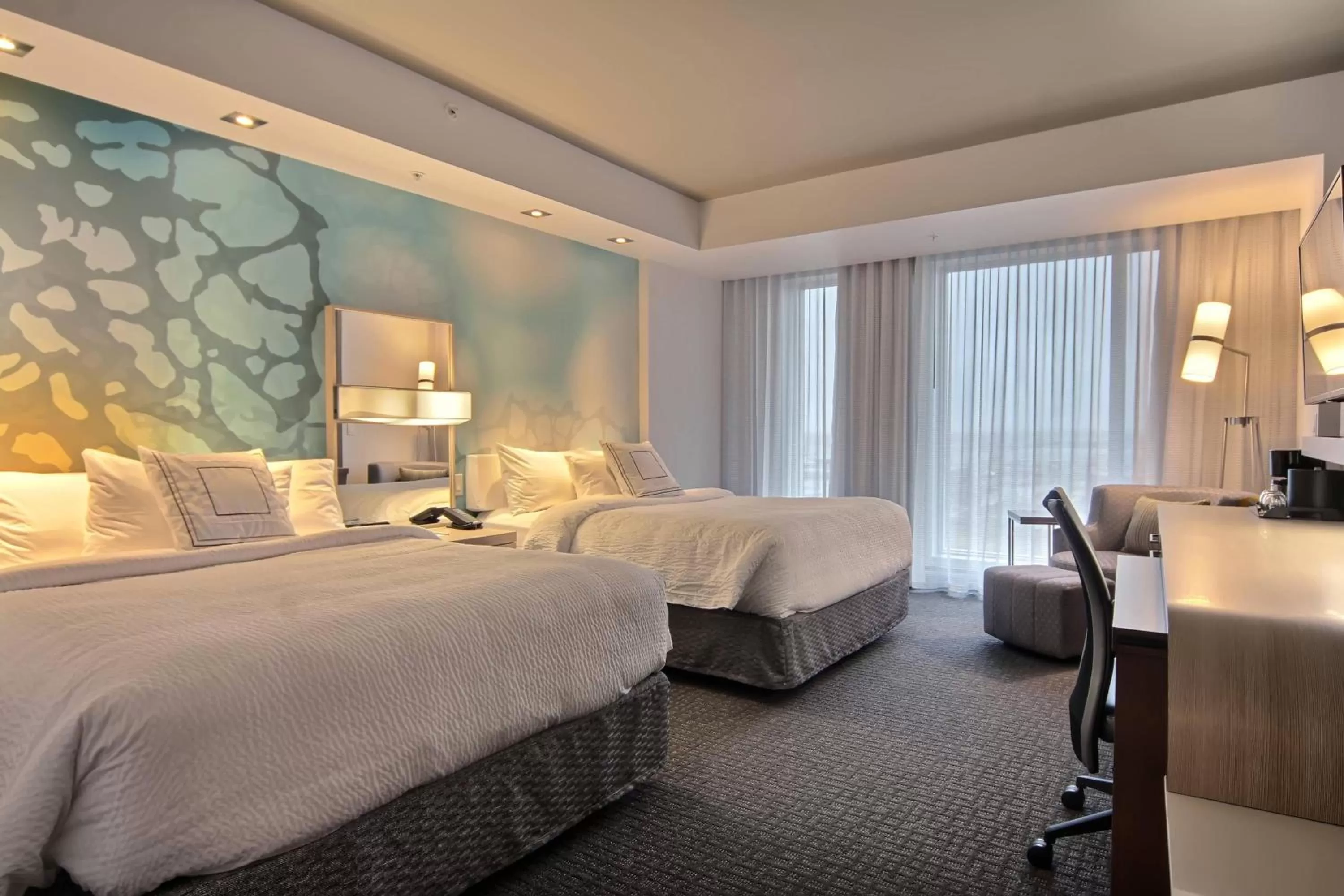 Photo of the whole room, Bed in Courtyard by Marriott Quebec City