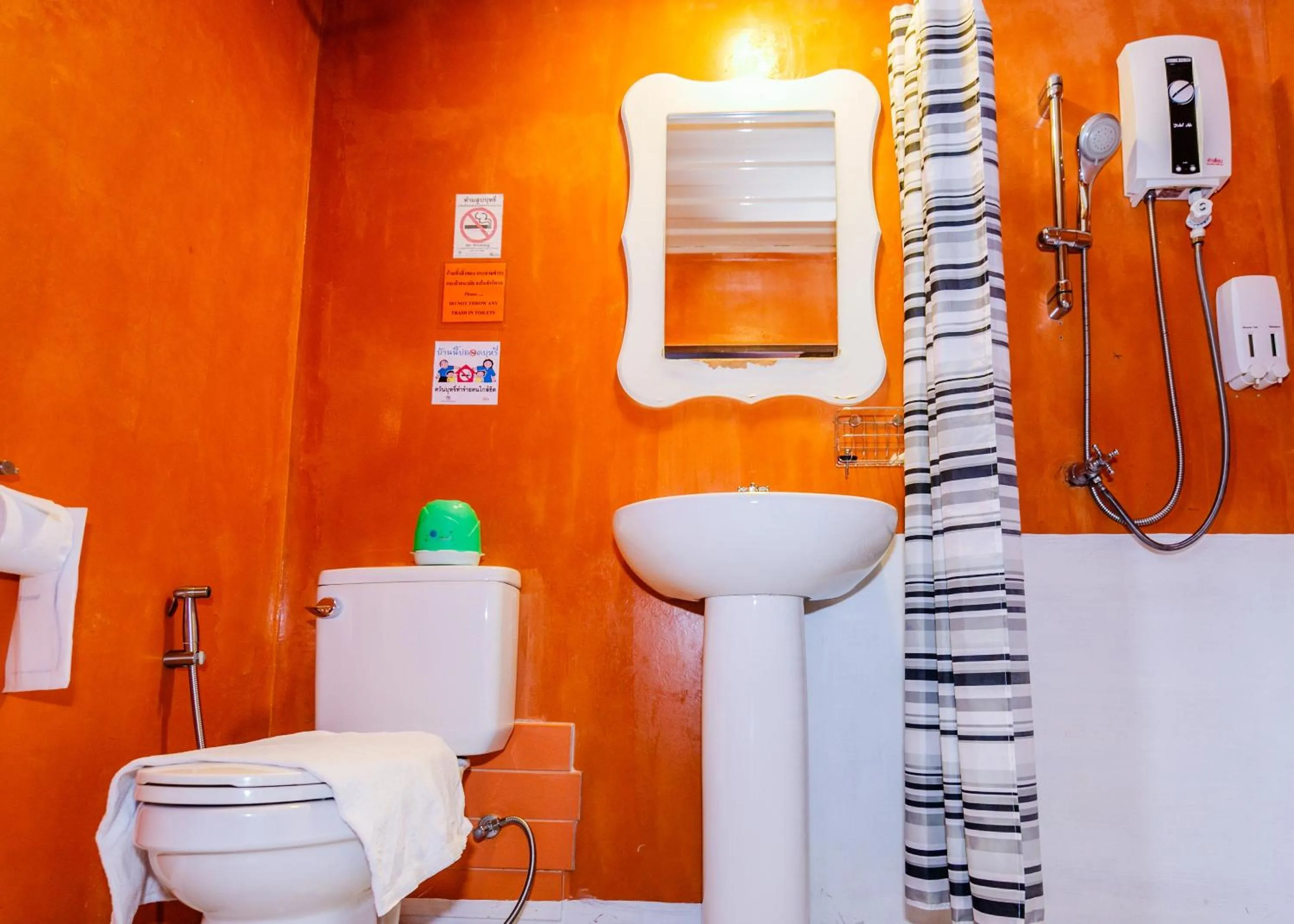 Bathroom in Retro Box Hotel Chumphon