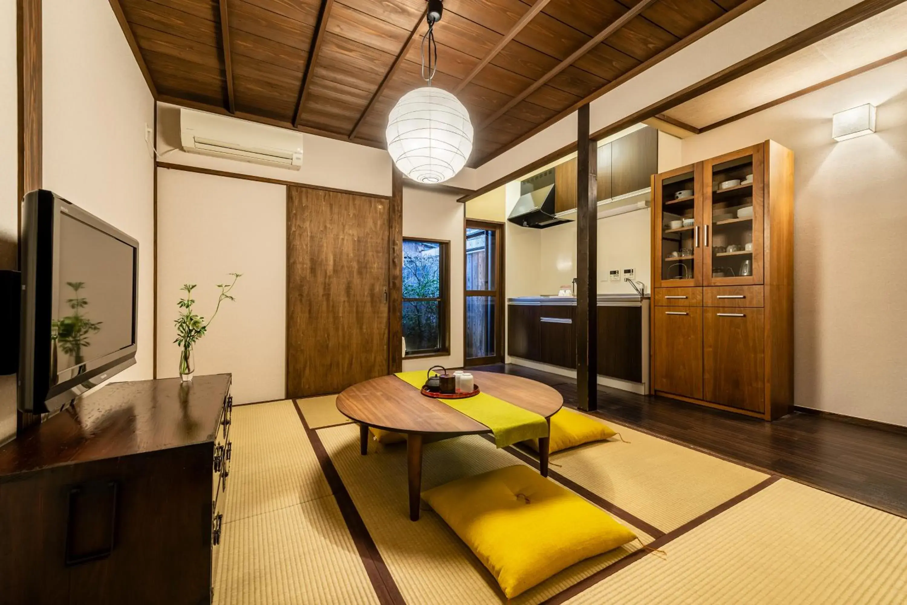 Living room, Seating Area in Kohaku an Machiya House