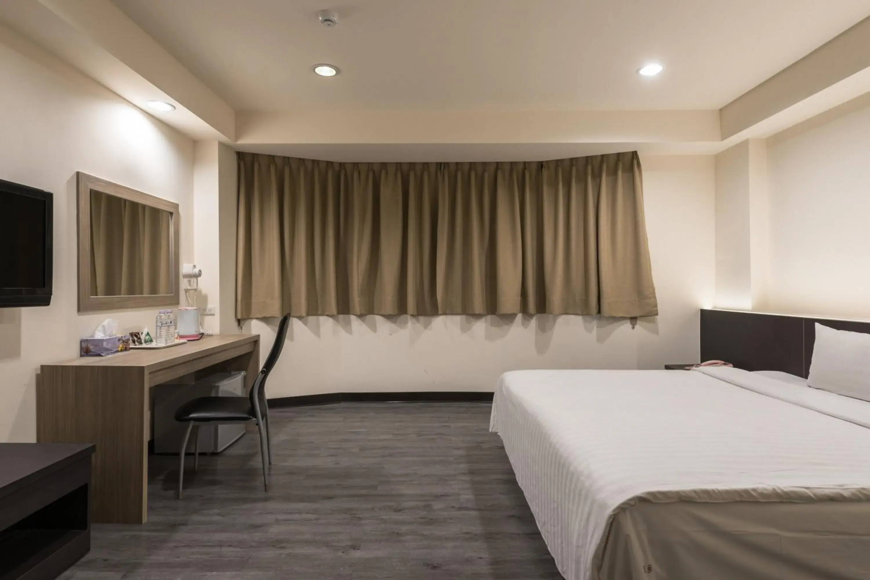 Photo of the whole room, Bed in Lotus Yuan Business Hotel