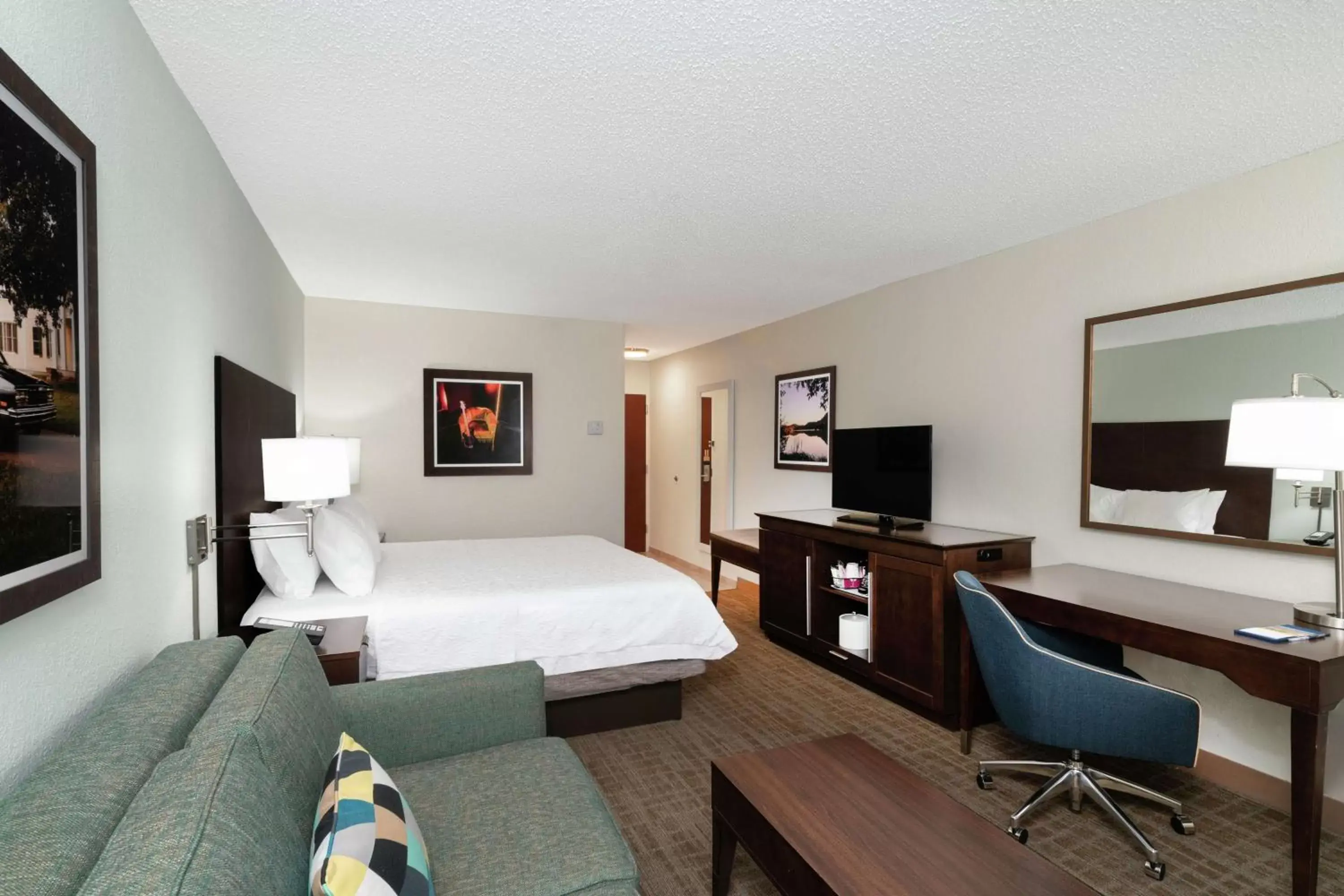 Bedroom in Hampton Inn & Suites Nashville Franklin