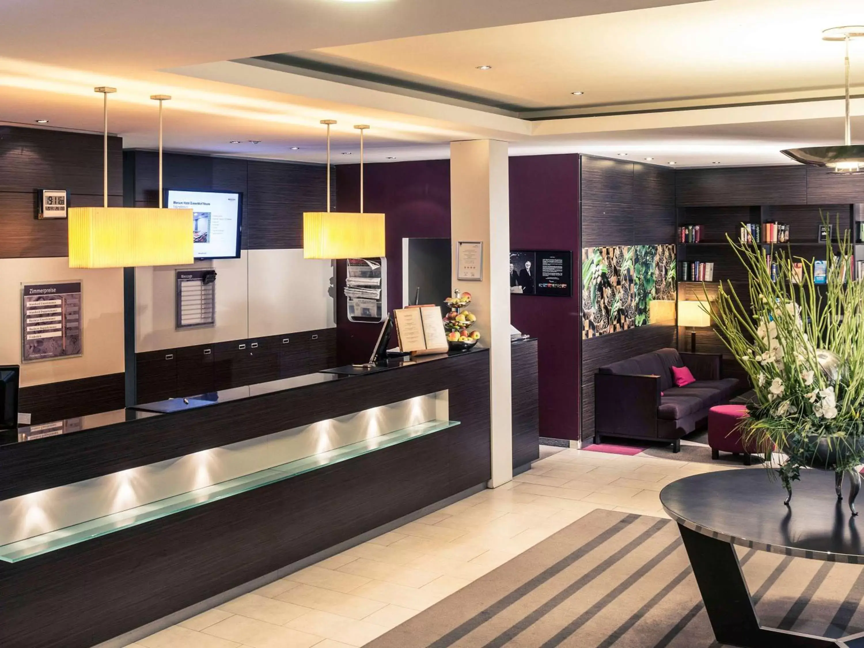 Property building, Lobby/Reception in Mercure Hotel Düsseldorf Neuss