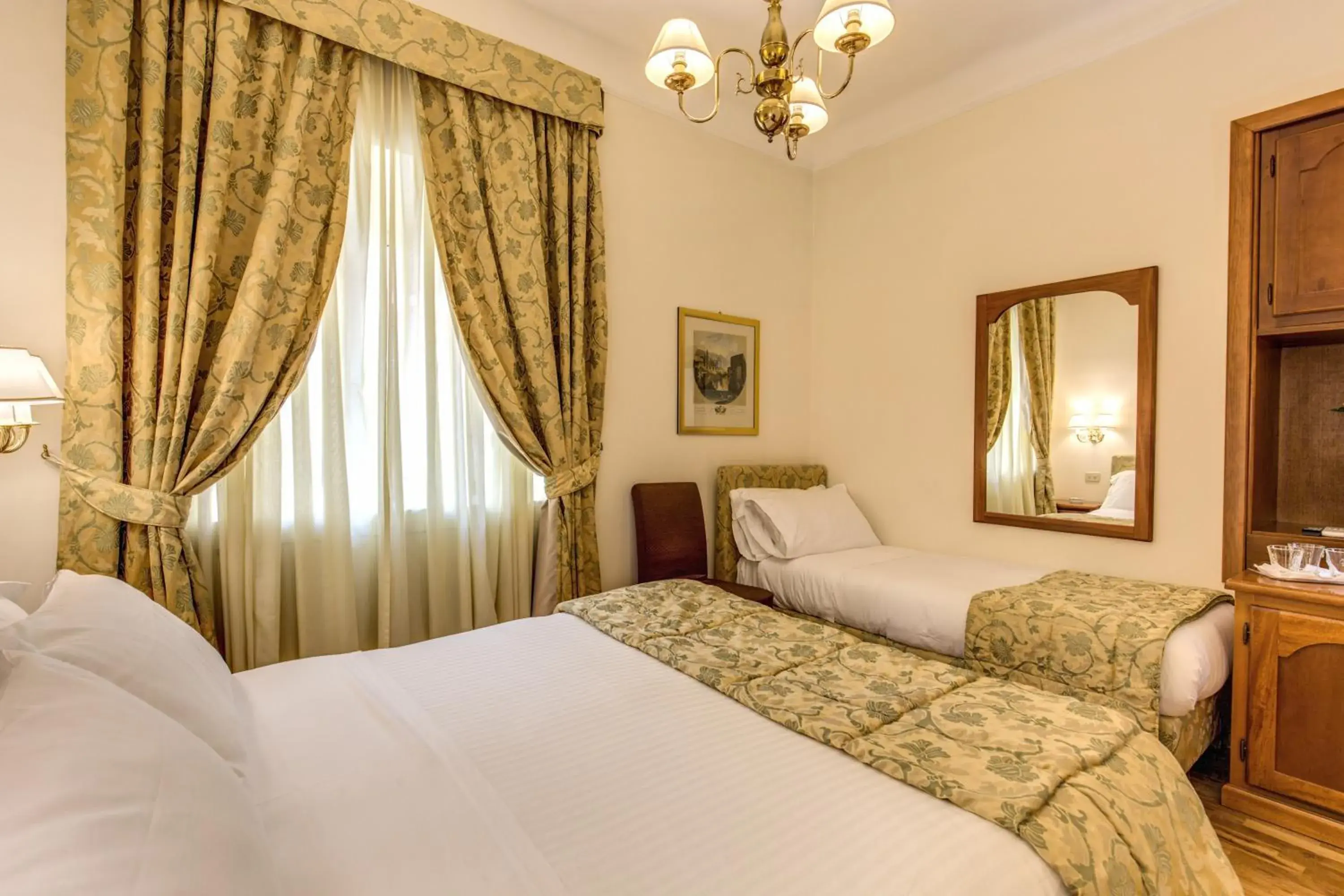 Bedroom, Bed in Hotel Cortina