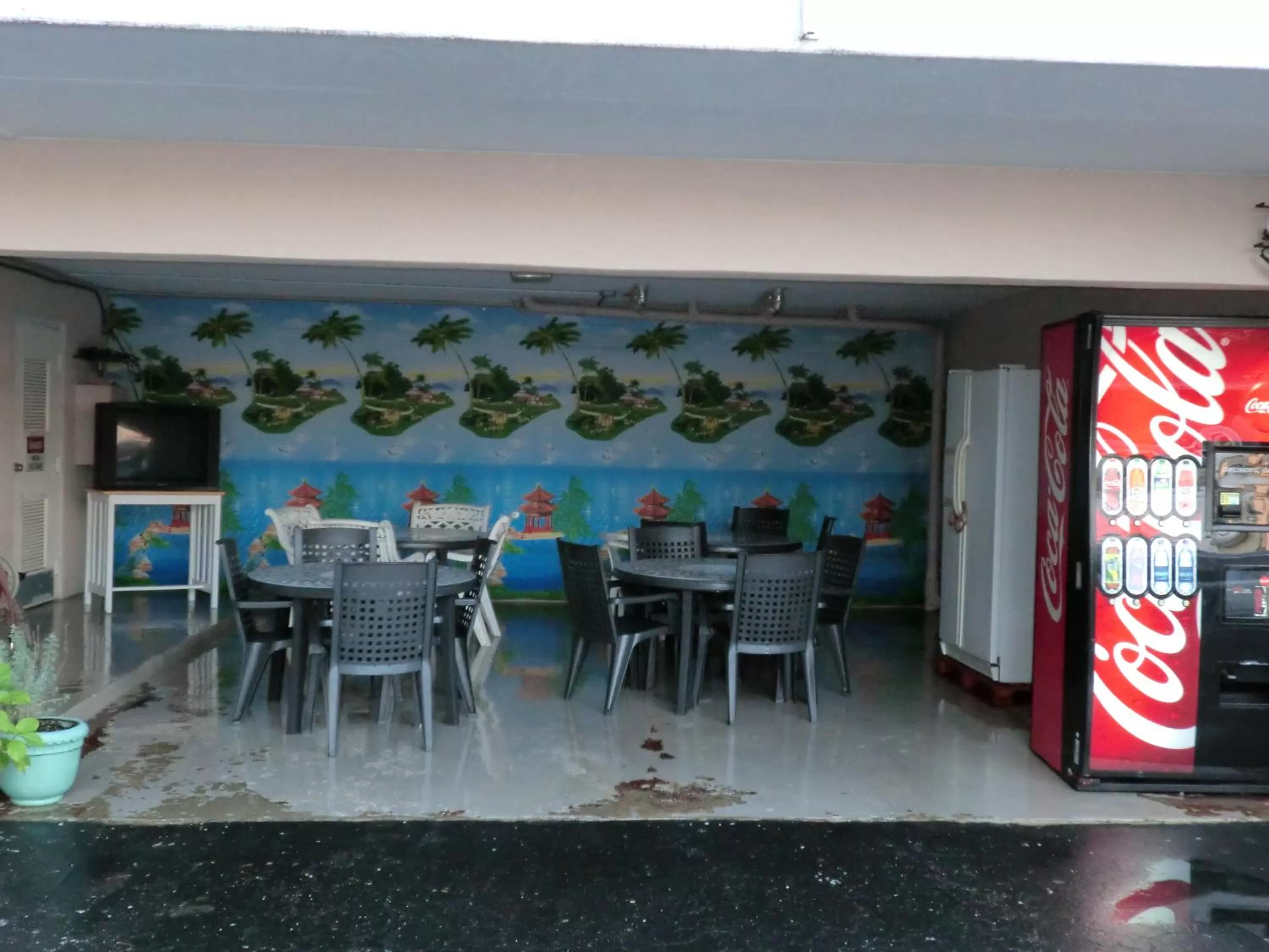 Entertainment in Bay Breeze Motel