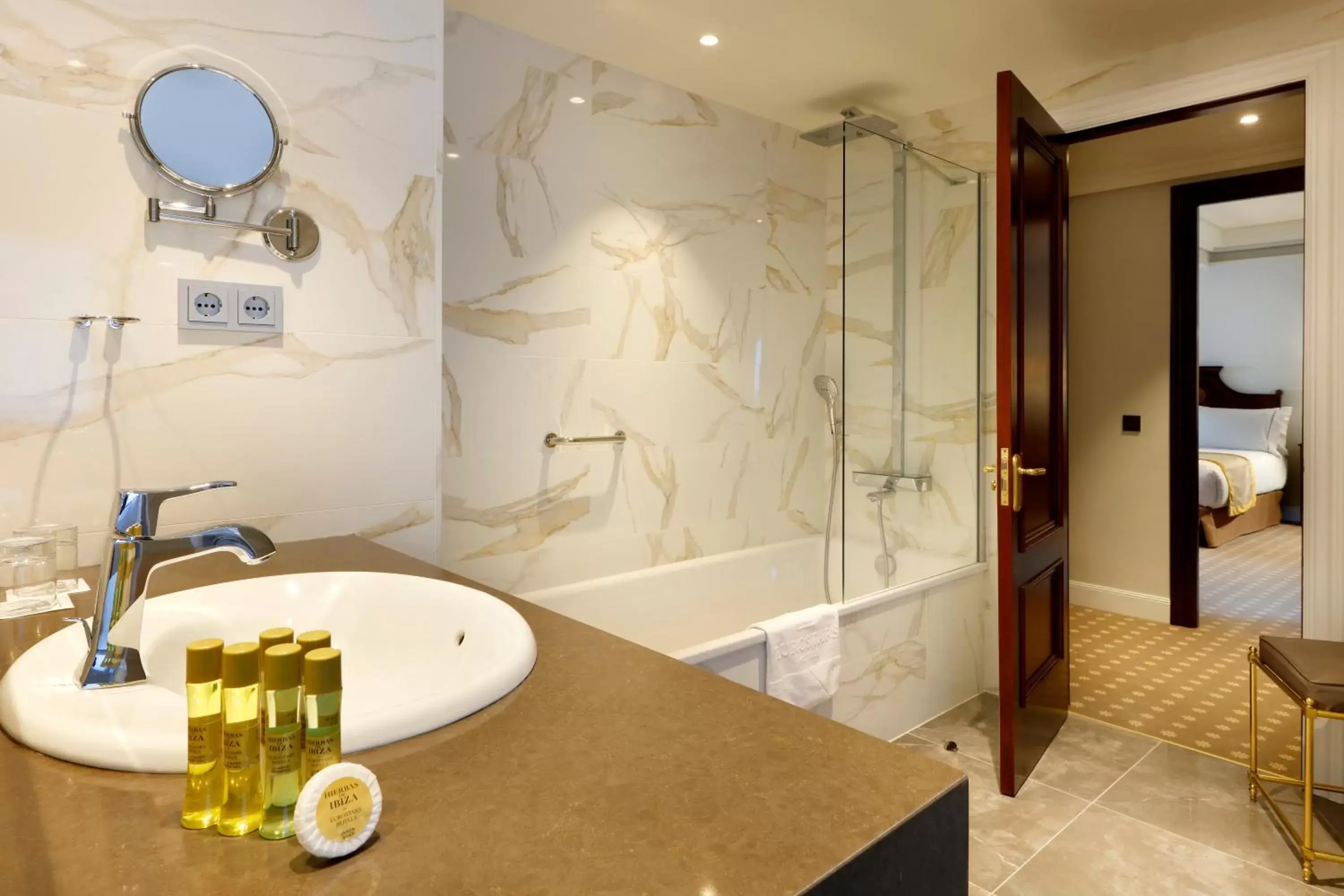 Toilet, Bathroom in Eurostars Hotel Real