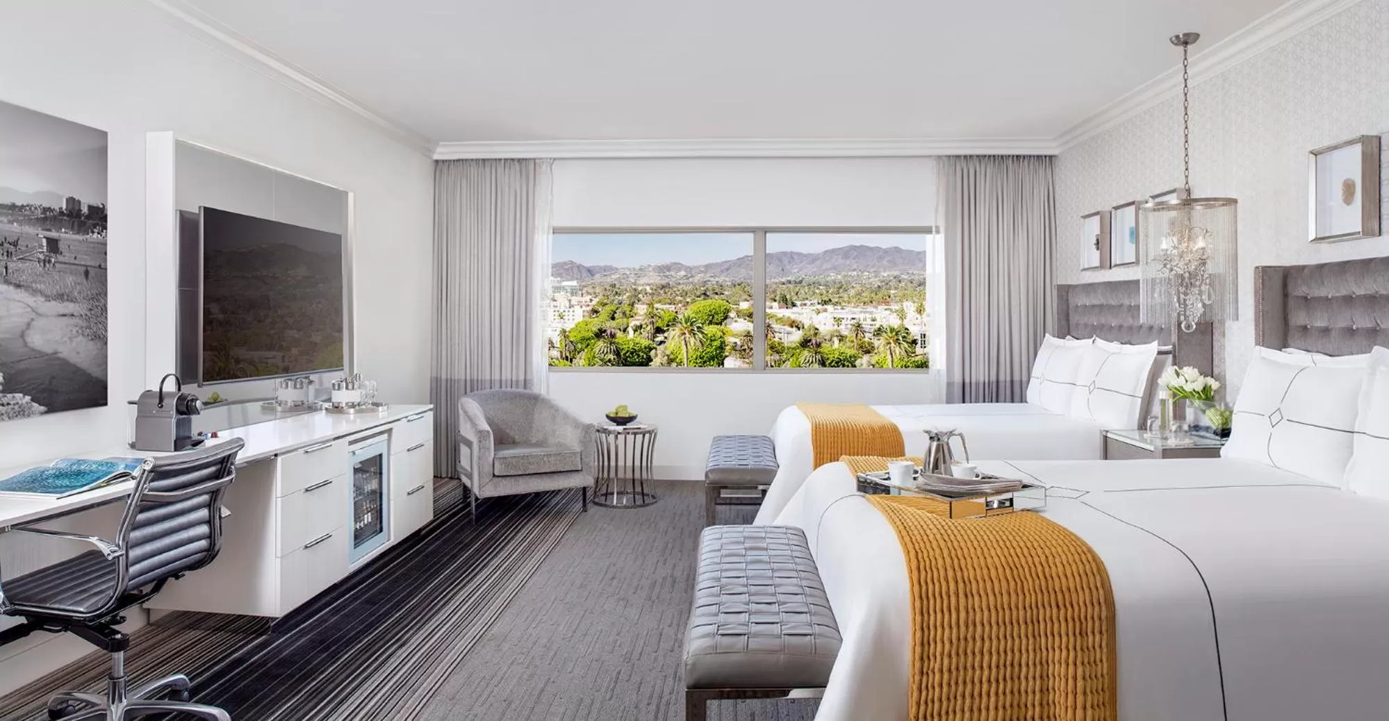 Bed in Huntley Santa Monica Beach