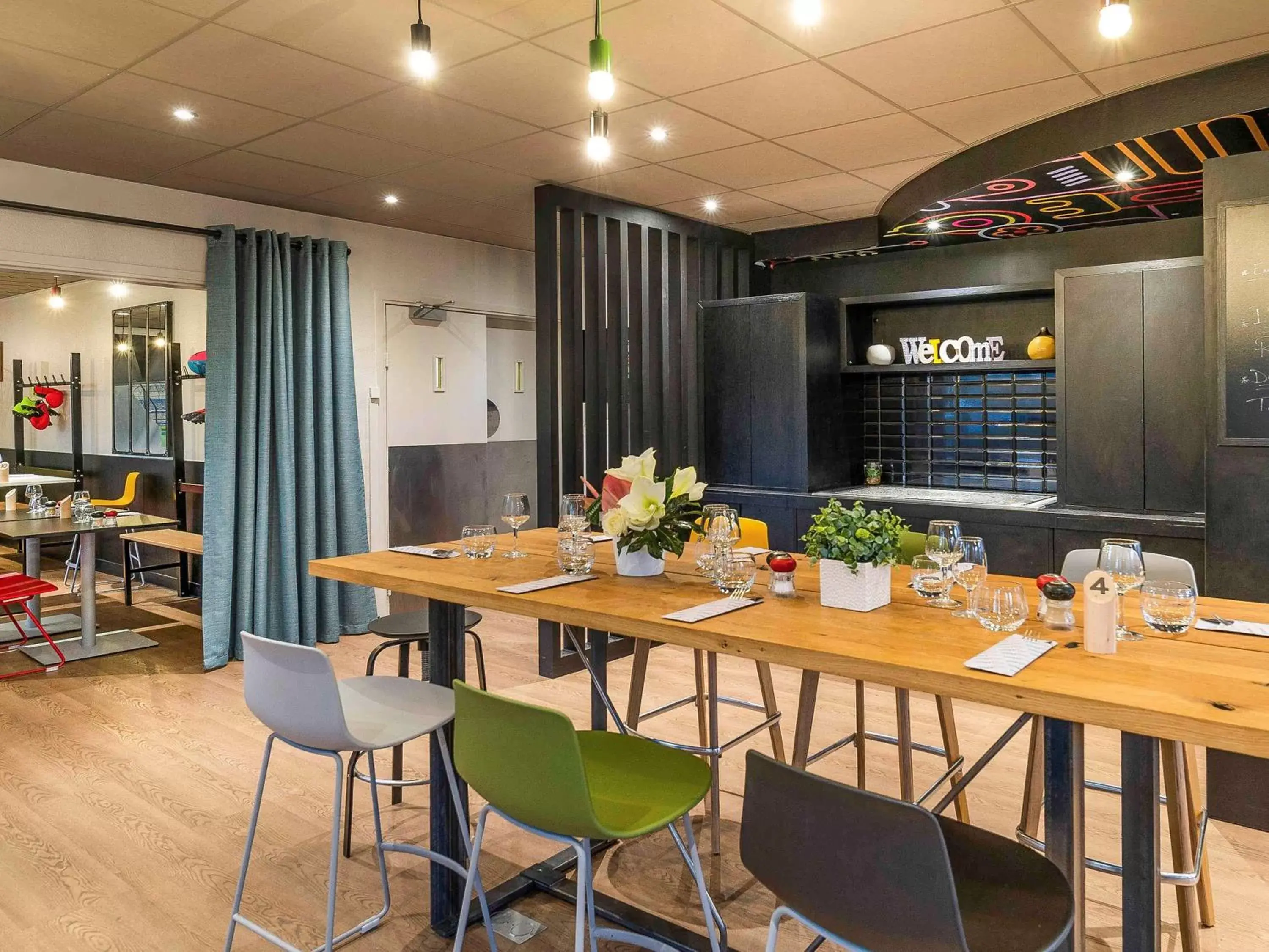 Restaurant/Places to Eat in ibis Lille Villeneuve-d'Ascq Grand Stade