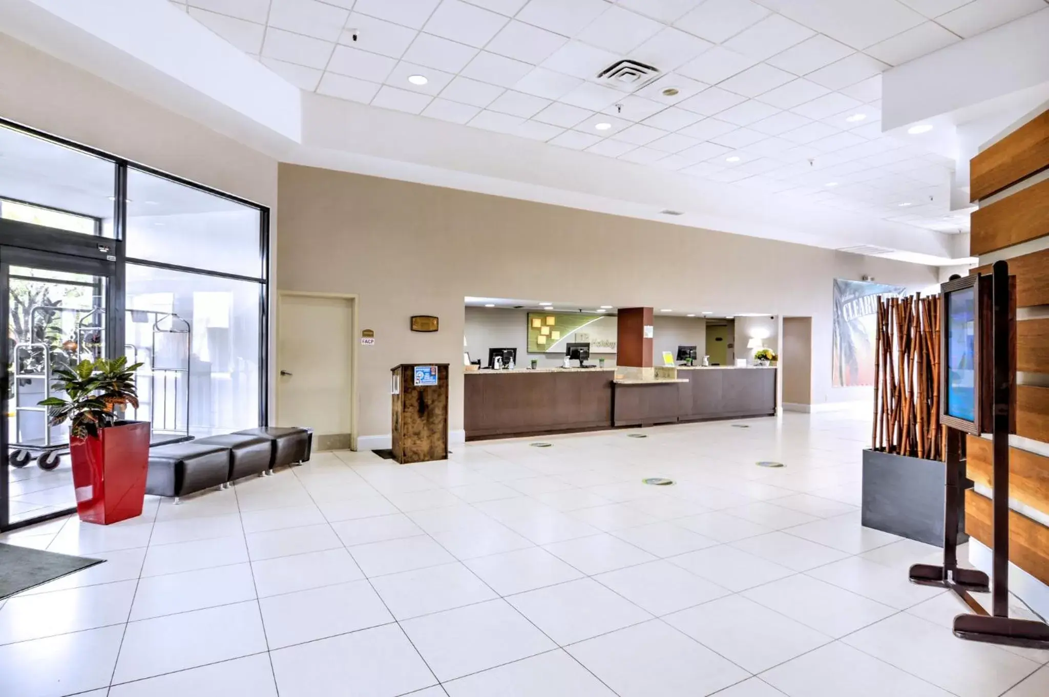 Property building, Lobby/Reception in Holiday Inn St. Petersburg N - Clearwater, an IHG Hotel