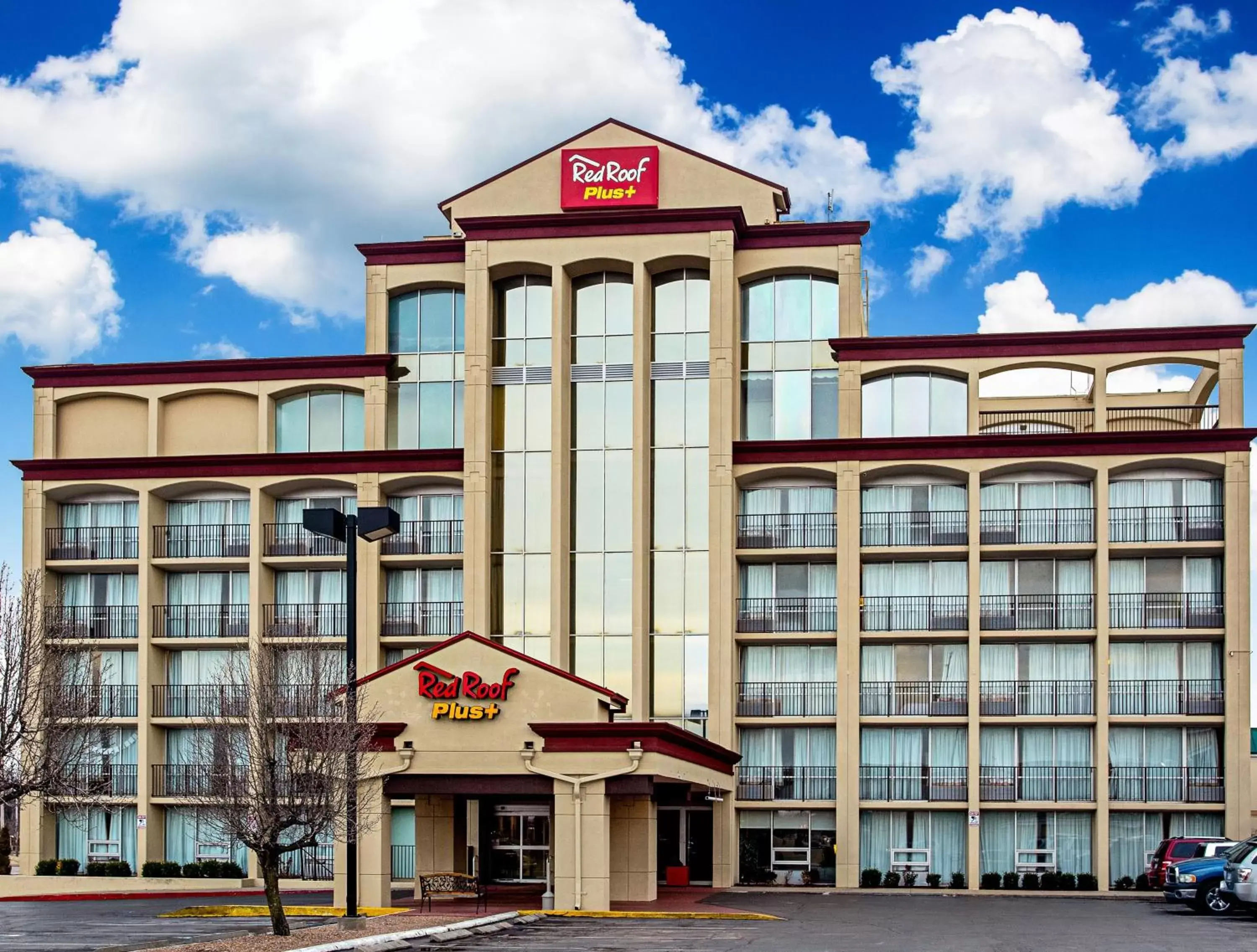 Property Building in Red Roof Inn PLUS+ Wichita East