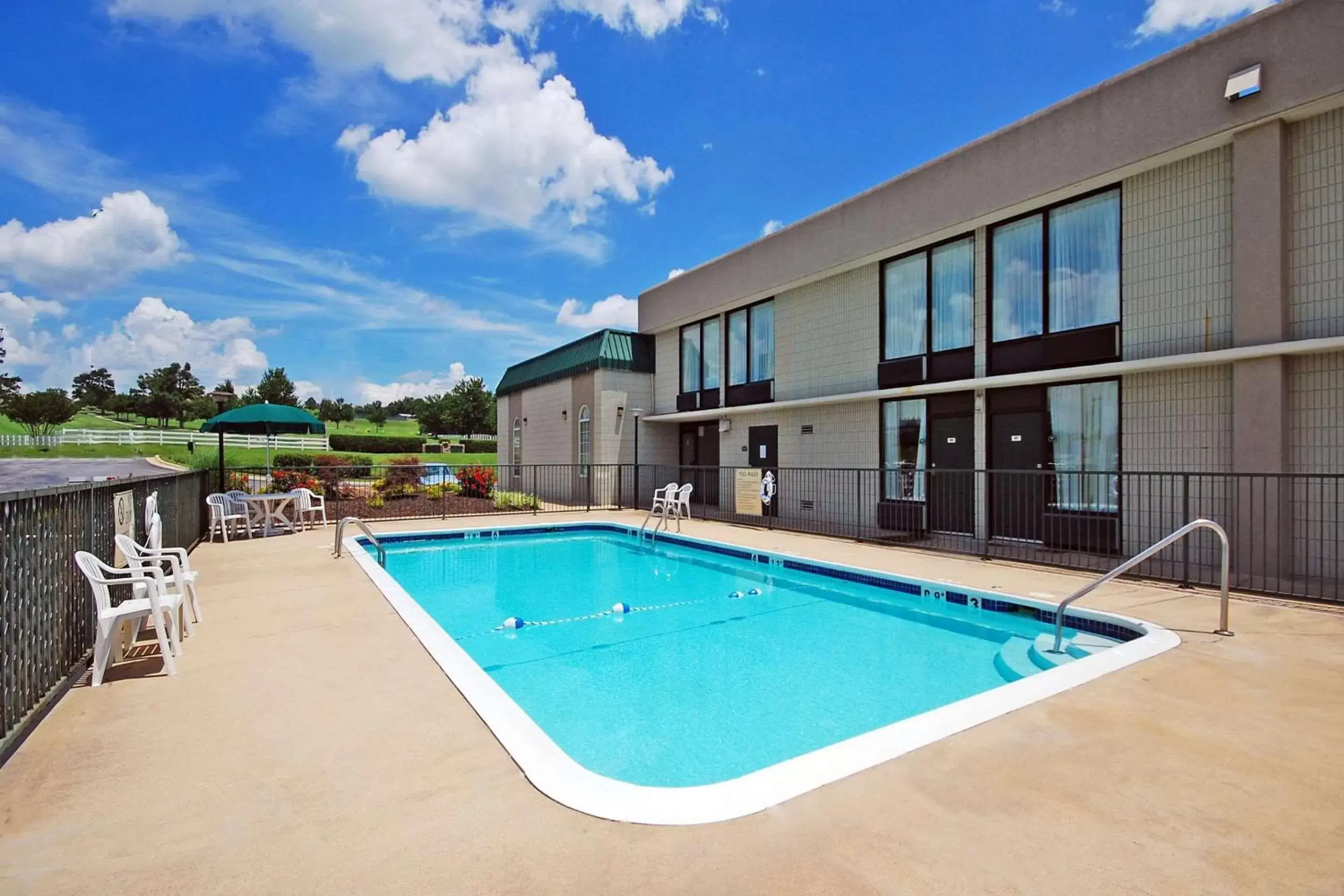 Pool view, Swimming Pool in Quality Inn Harrison