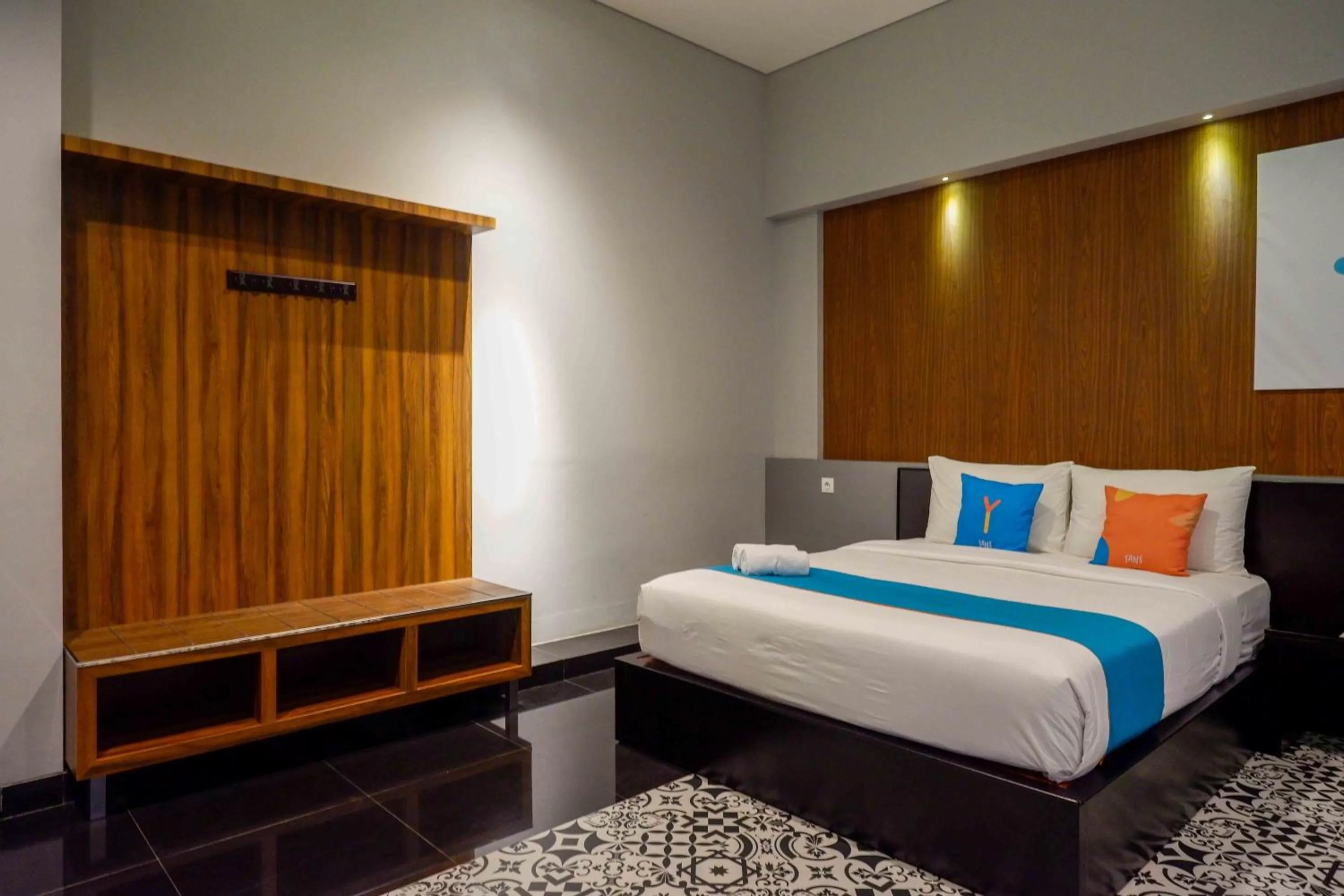 Bedroom, Bed in Sans Hotel Empress Simpang Lima