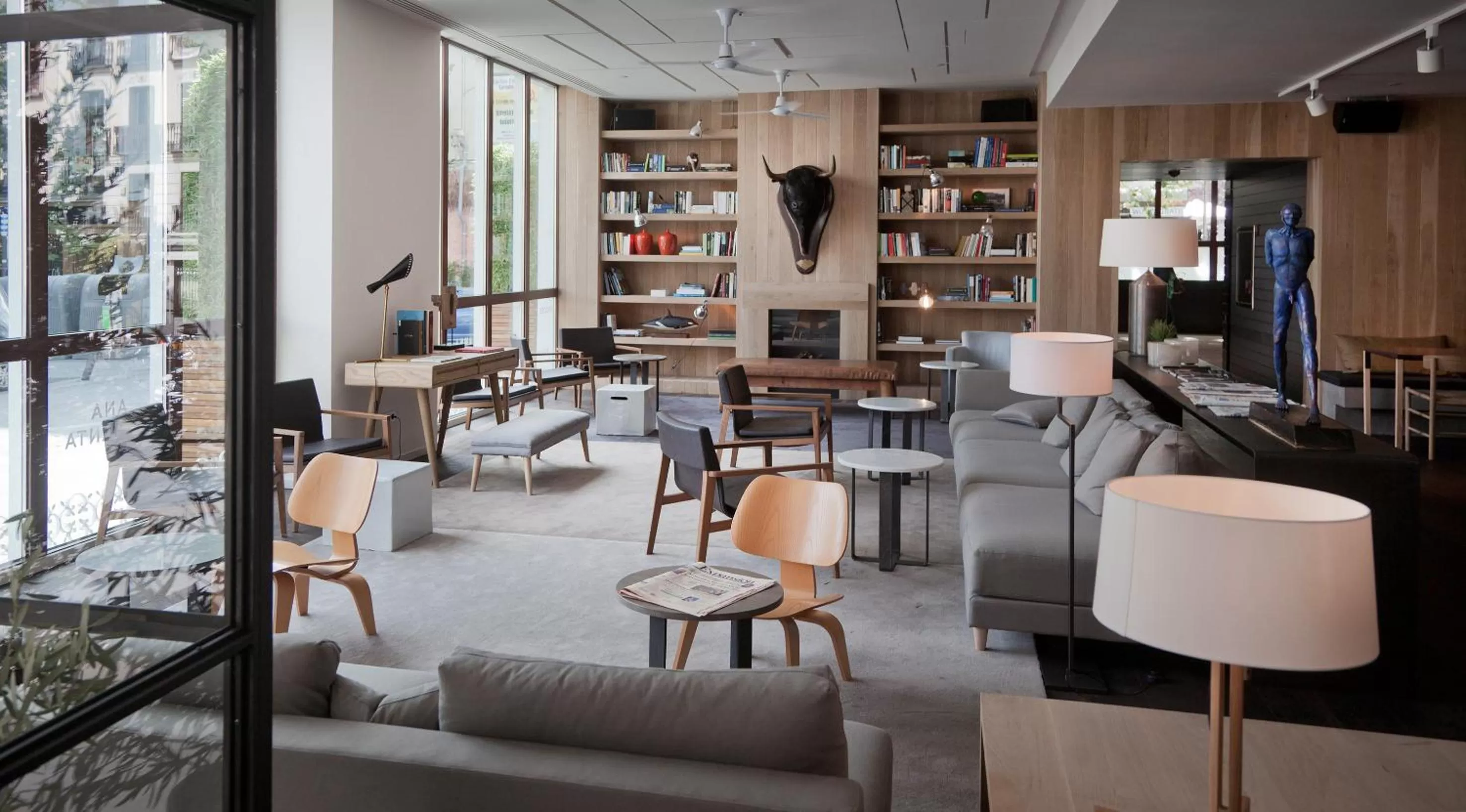 Library in ME Madrid Reina Victoria by Meliá