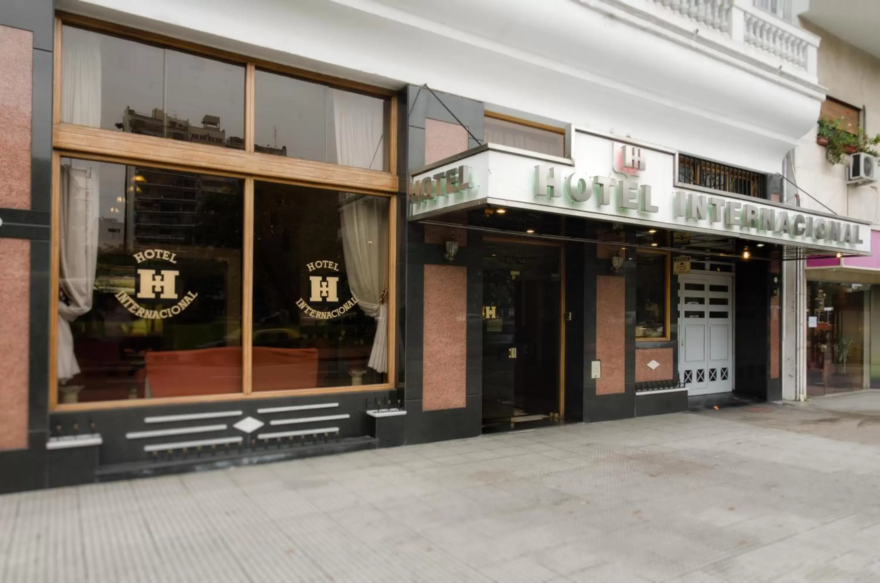 Facade/entrance in Hotel Internacional