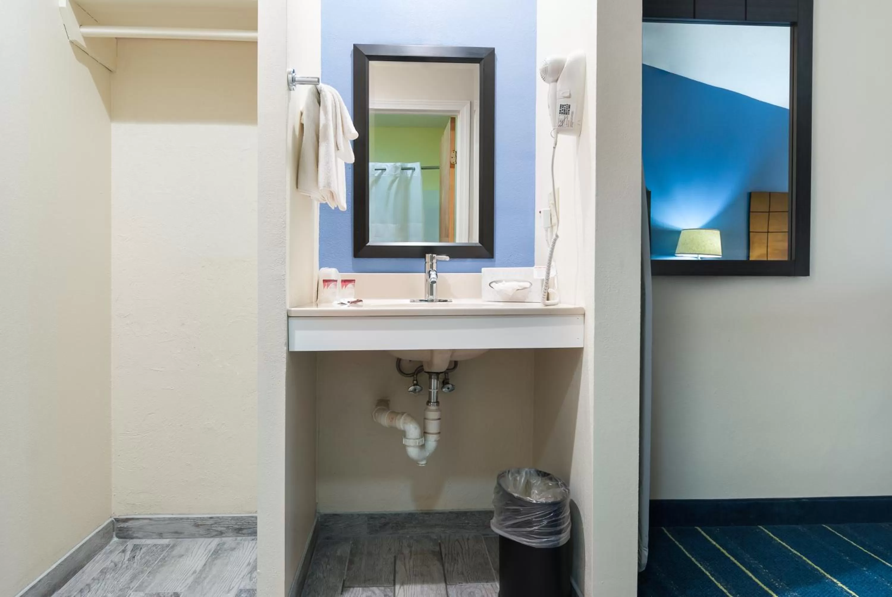 King Room - Non-Smoking in Days Inn by Wyndham Tamworth