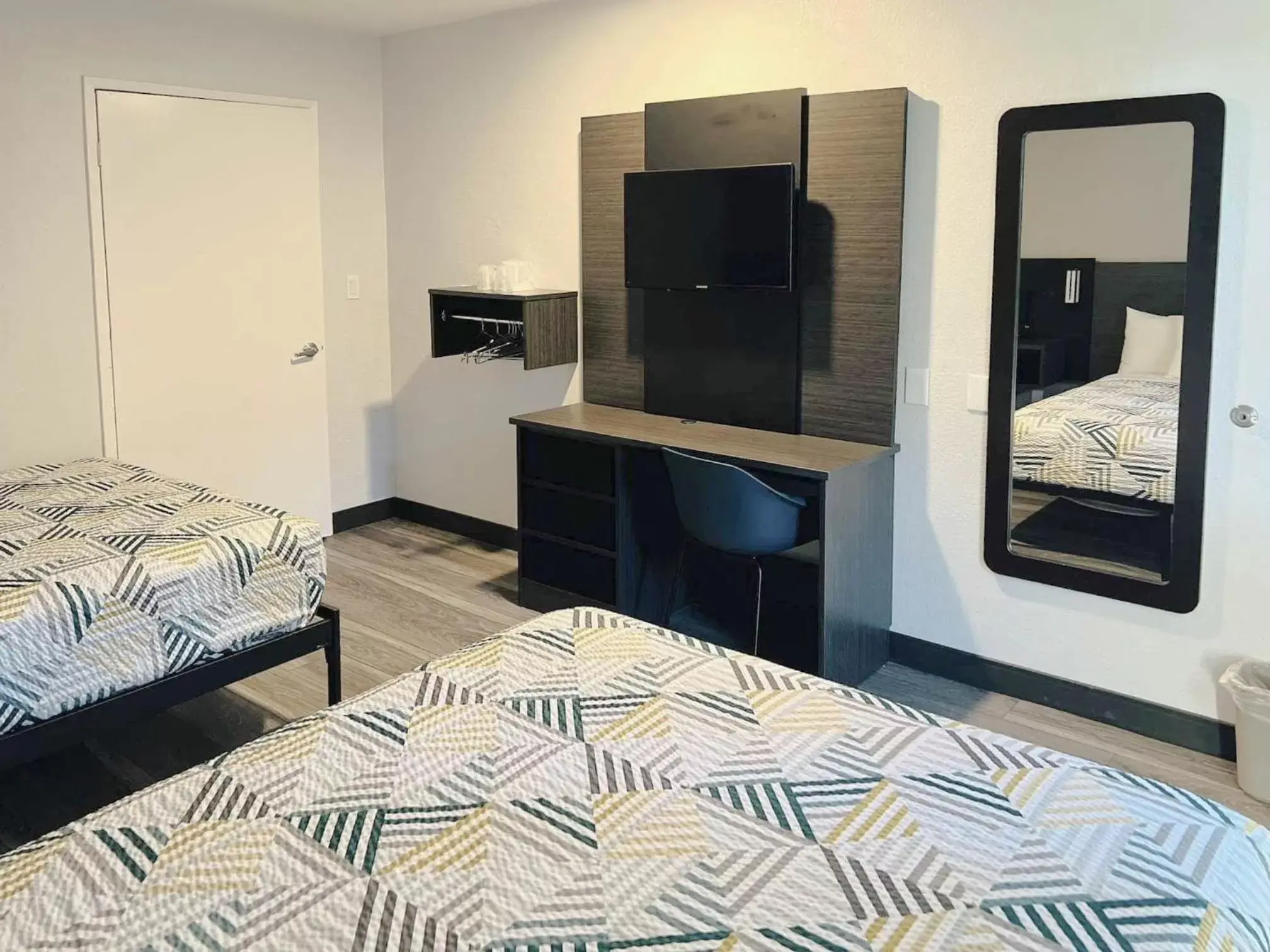 Queen Room with Two Queen Beds - Disability Access in Motel 6-Marina, CA - Monterey Queen Room with Two Queen Beds - Disability Access in Motel 6-Marina, CA - Monterey