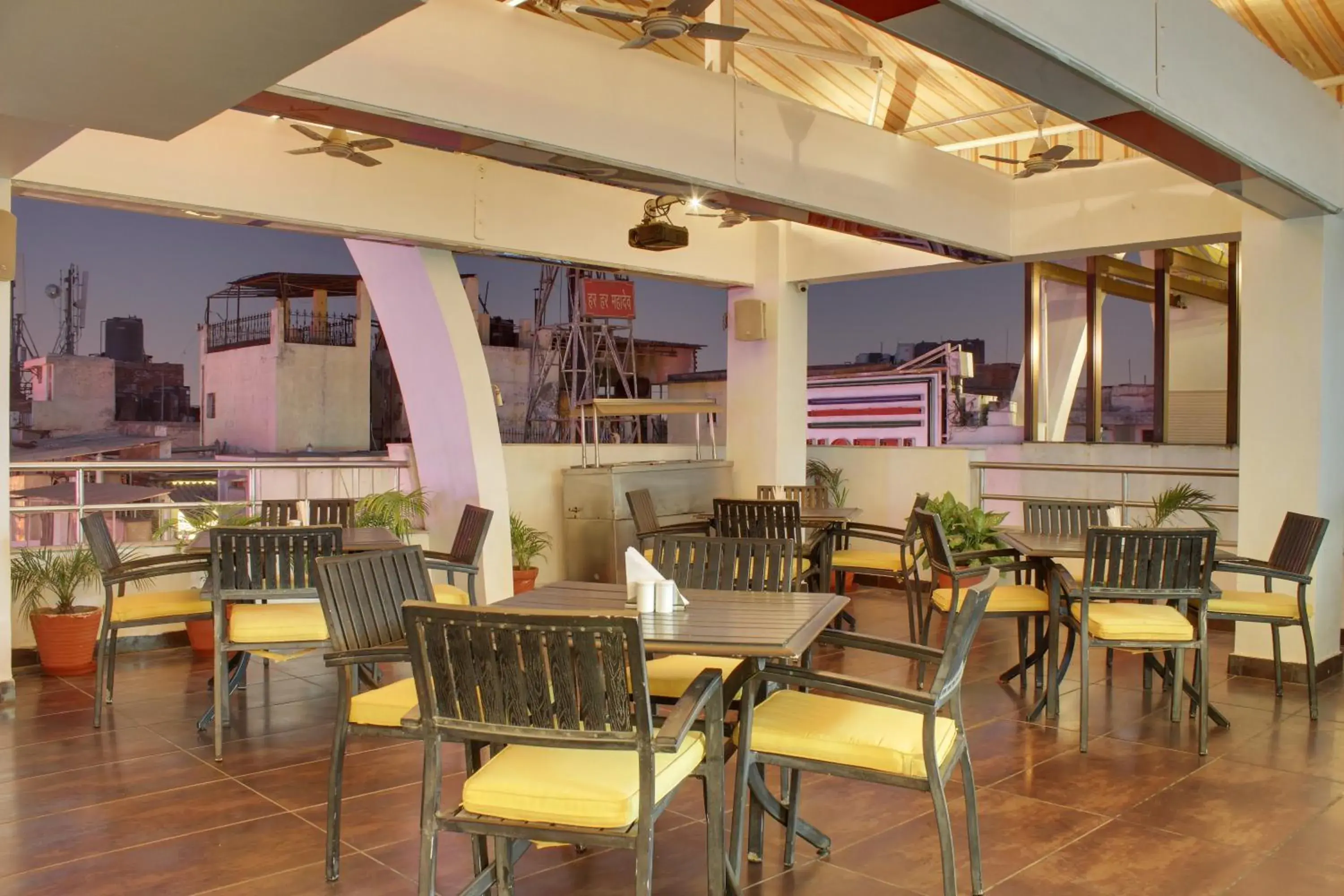 Restaurant/Places to Eat in Hotel GODWIN DELUXE - New Delhi Railway Station - Paharganj