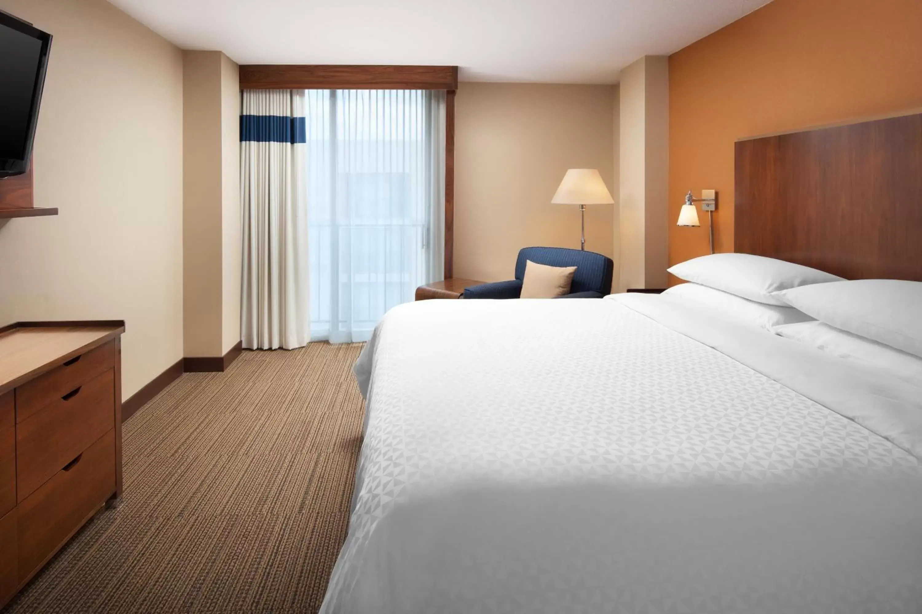 Bedroom, Bed in Four Points by Sheraton San Jose Airport