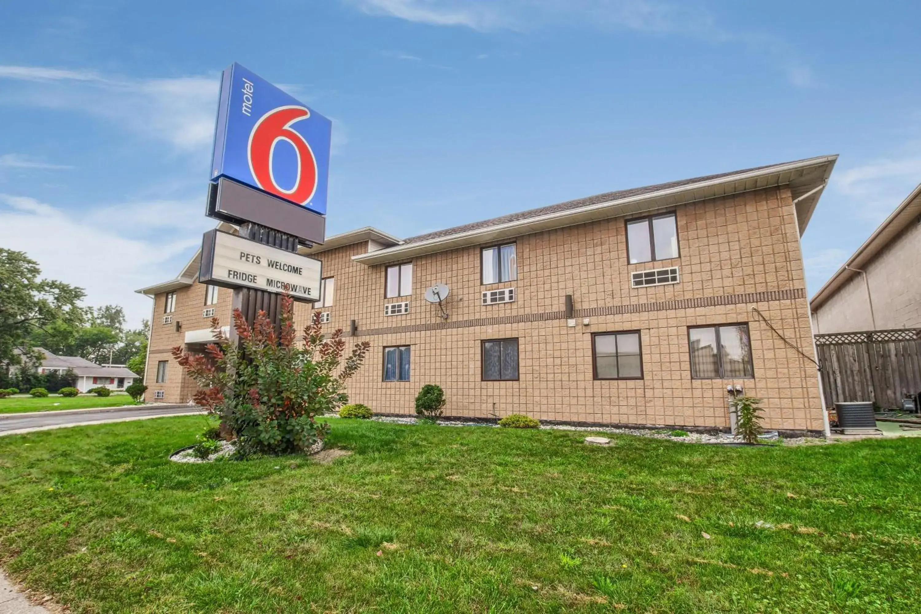 Property building in Motel 6-Windsor, ON Property building in Motel 6-Windsor, ON