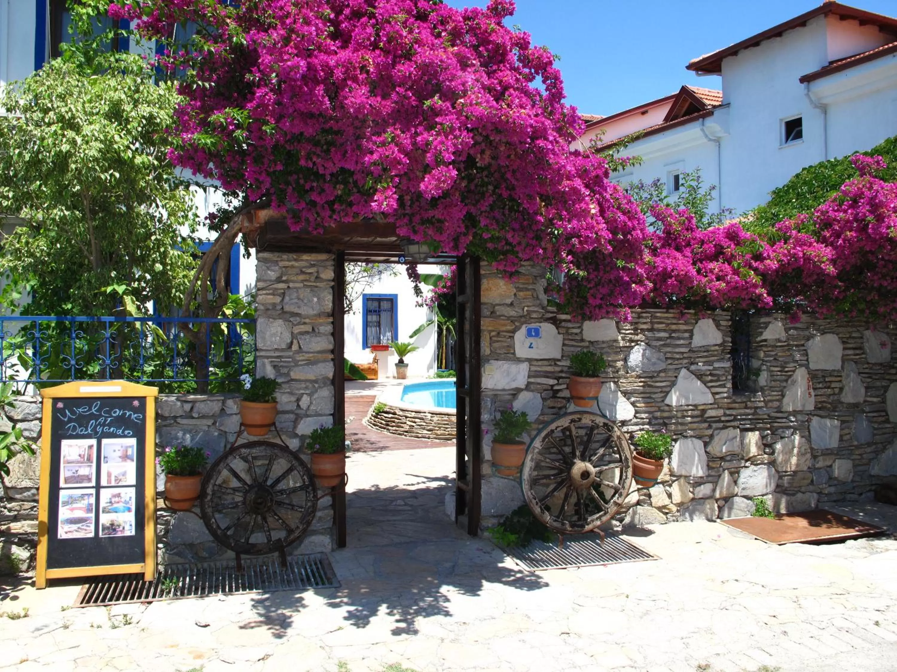 Facade/entrance in Dalyando Apart