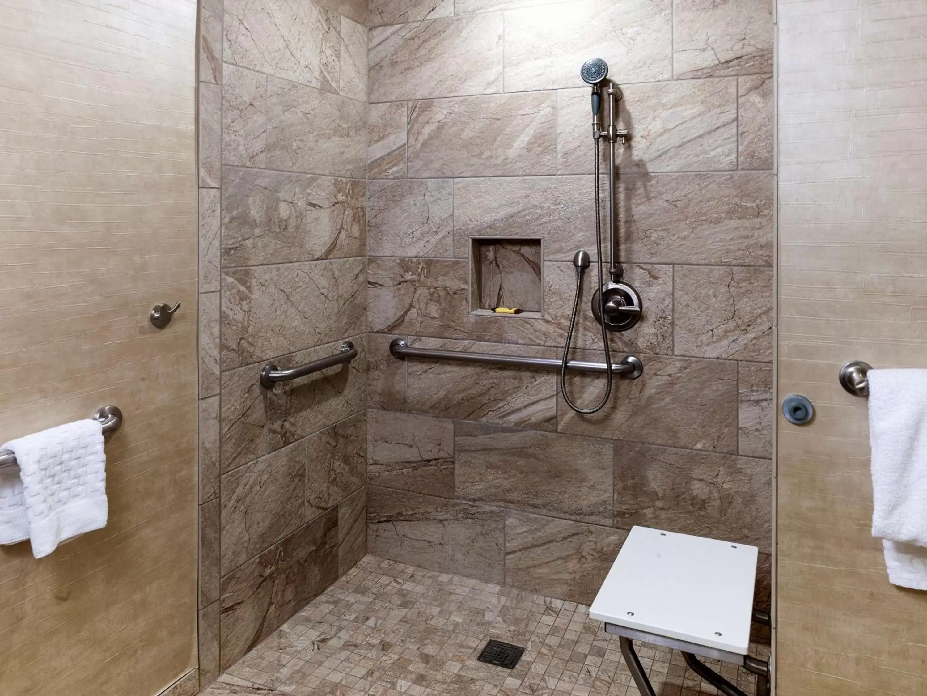 Bathroom in Squire Resort at the Grand Canyon, BW Signature Collection