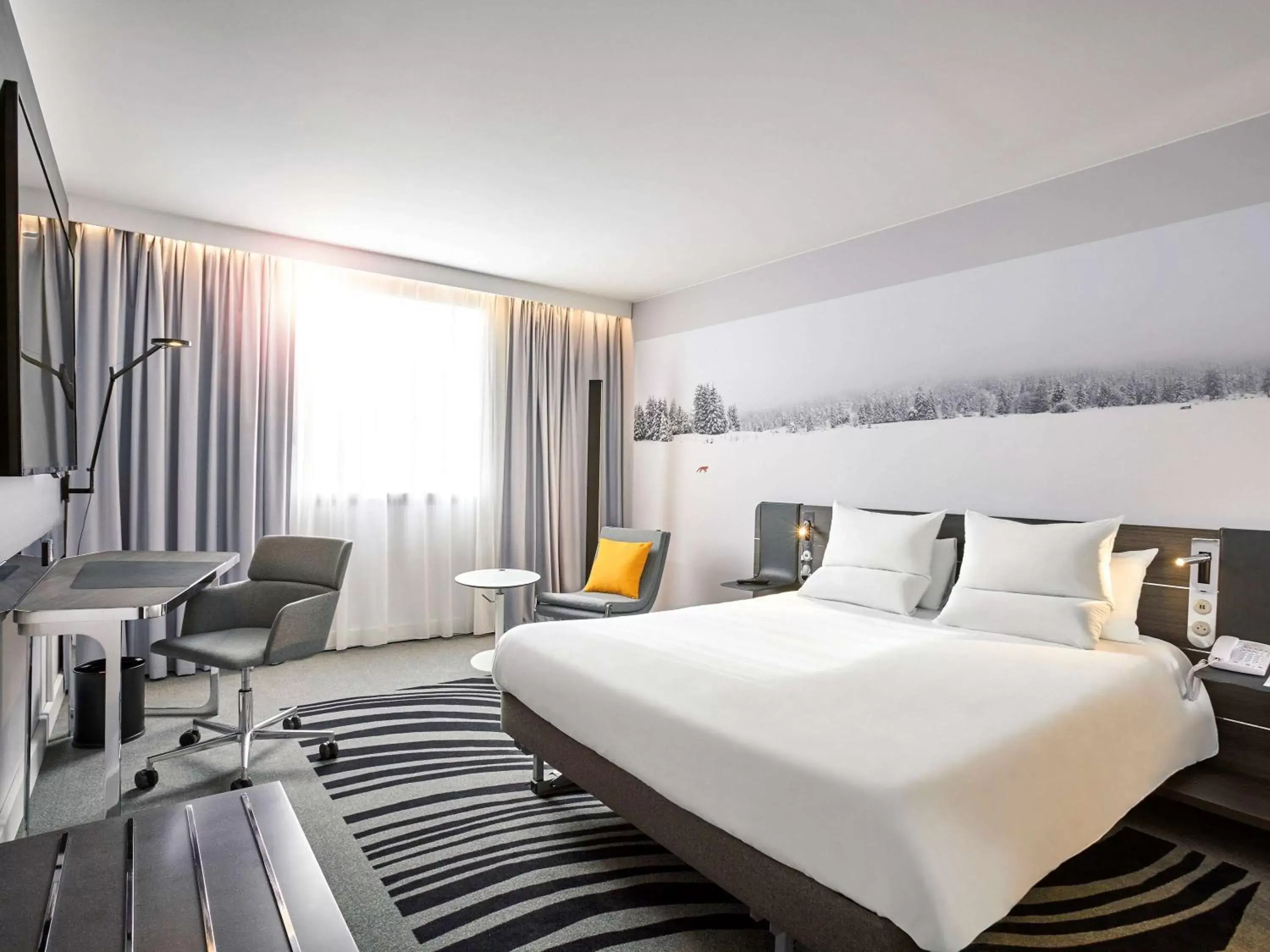 Photo of the whole room, Bed in Novotel Paris Centre Gare Montparnasse