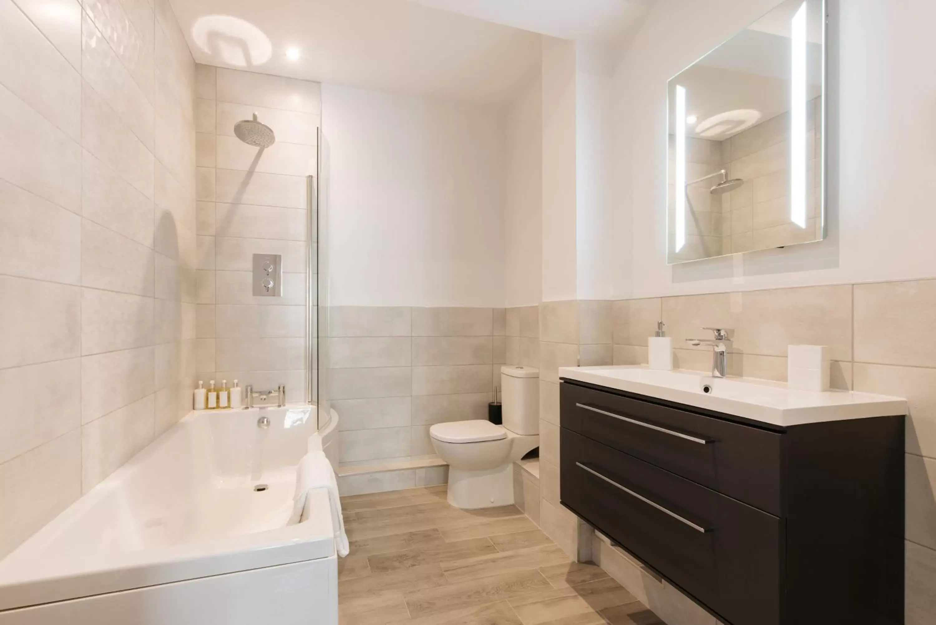 Shower, Bathroom in The Old Quay House Hotel